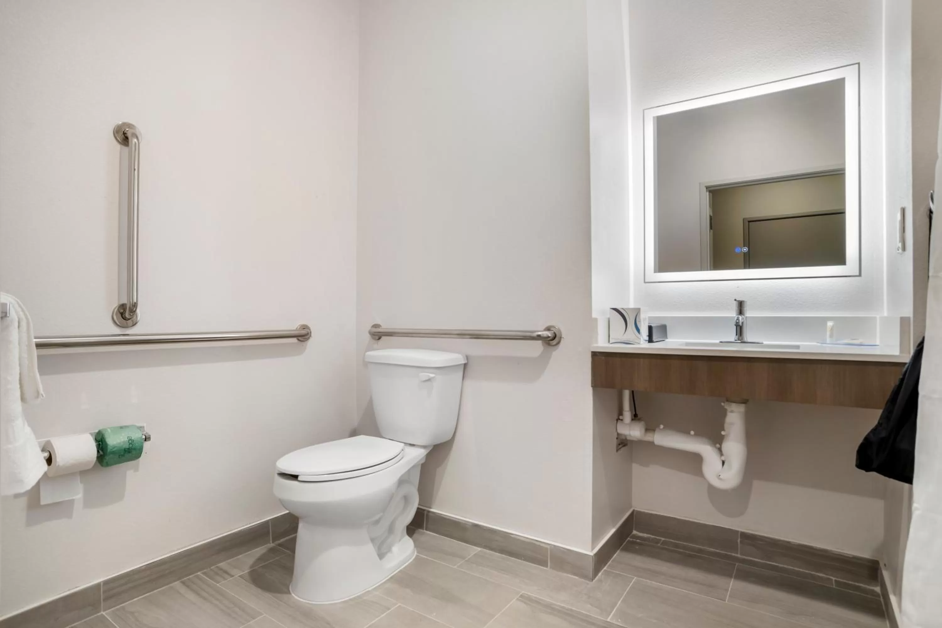 One Room Suite with Tub - Disability Access/Non Smoking in Comfort Inn & Suites
