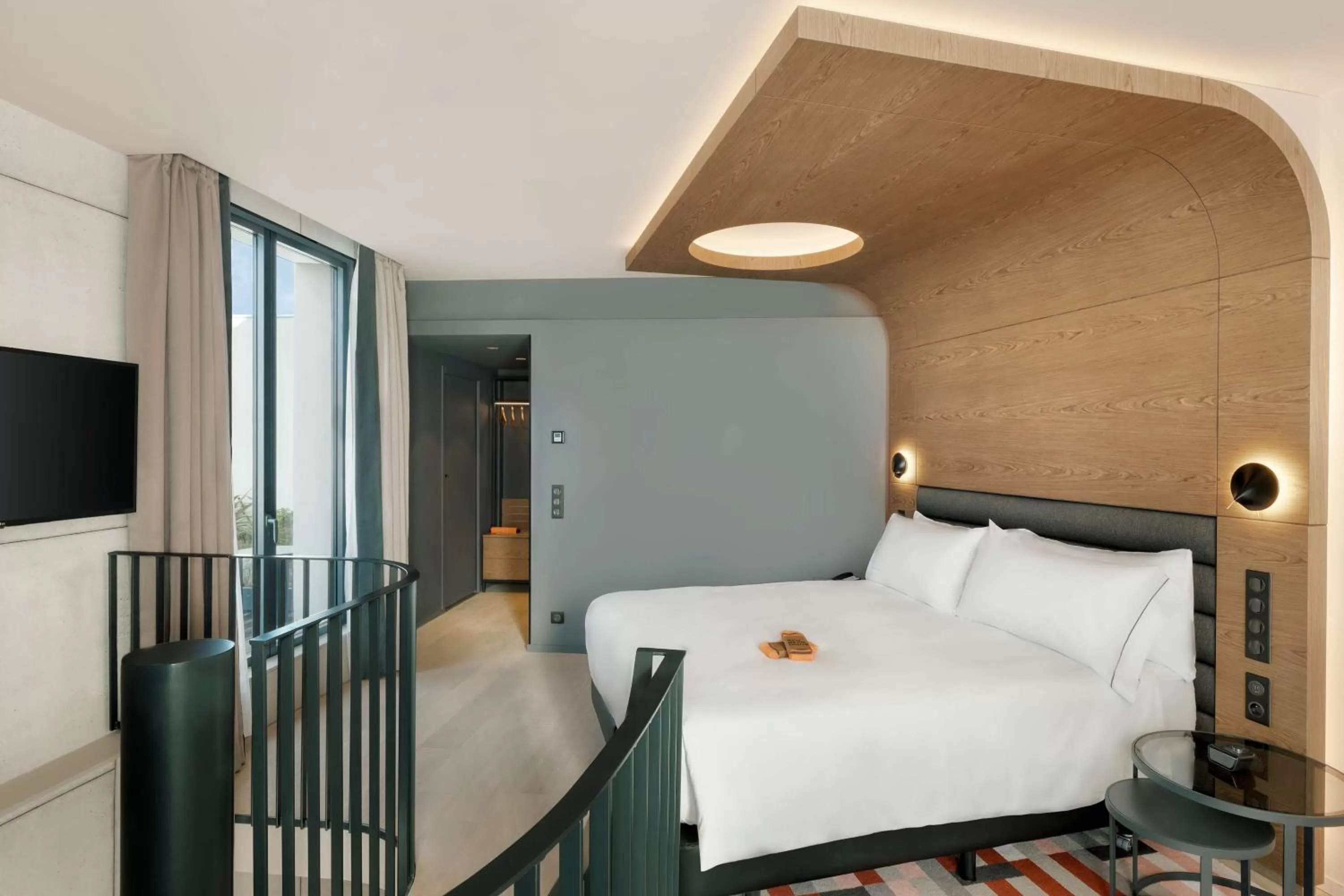 Bed in Canopy By Hilton Paris Eiffel Tower