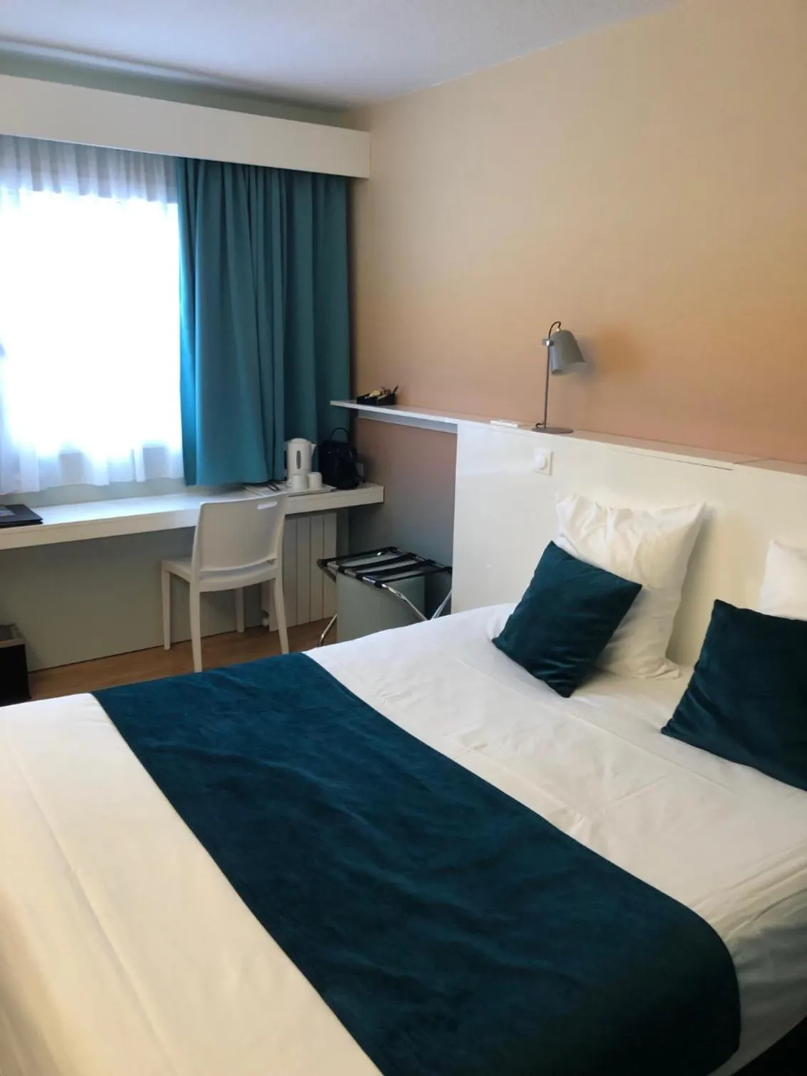 Bed in Hotel Central Parc Oyonnax