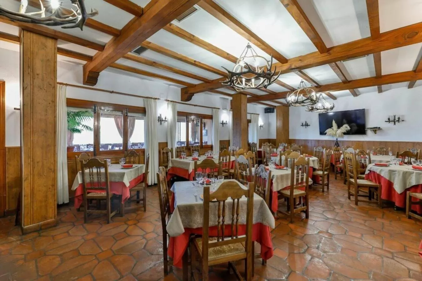 Restaurant/places to eat in Hostal Alfonso XI