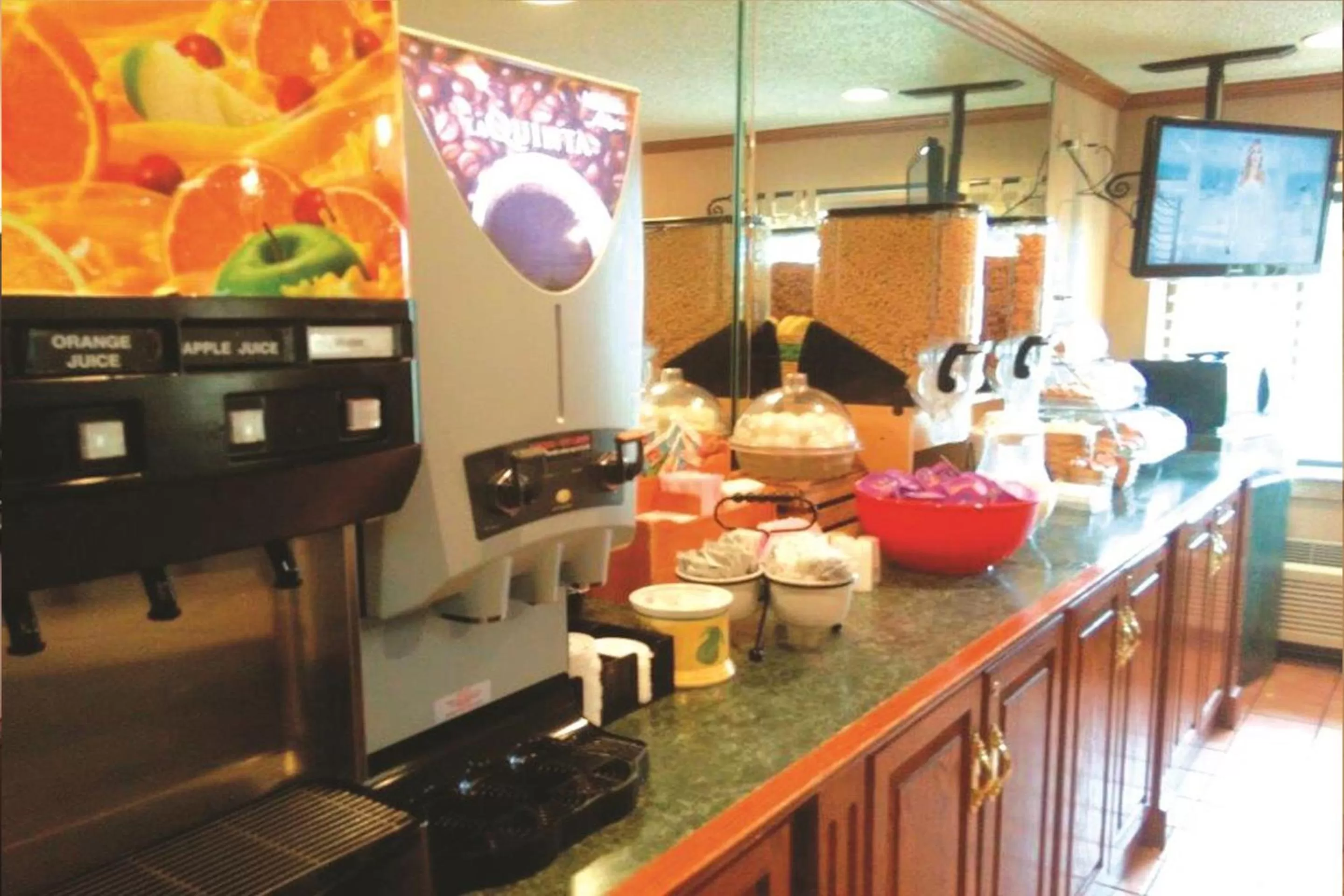 Breakfast in La Quinta Inn by Wyndham Detroit Southgate