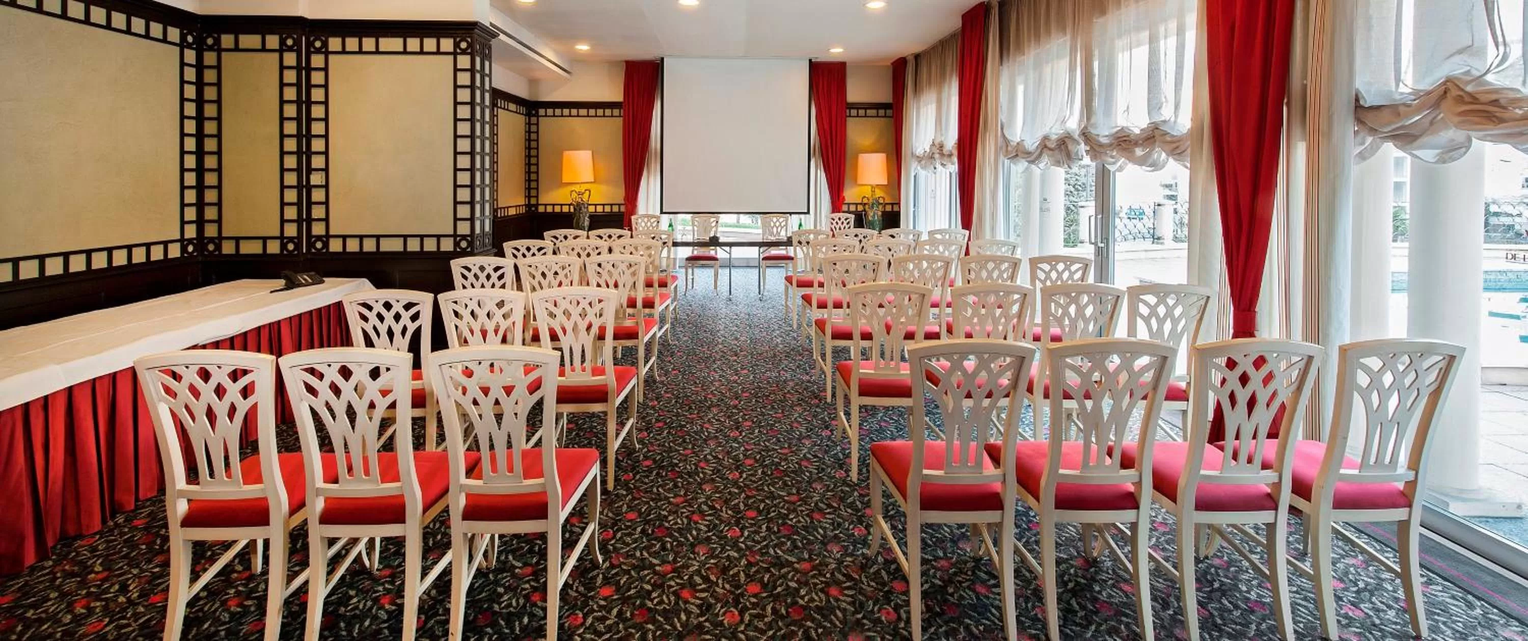 Business facilities in Hotel De La Paix