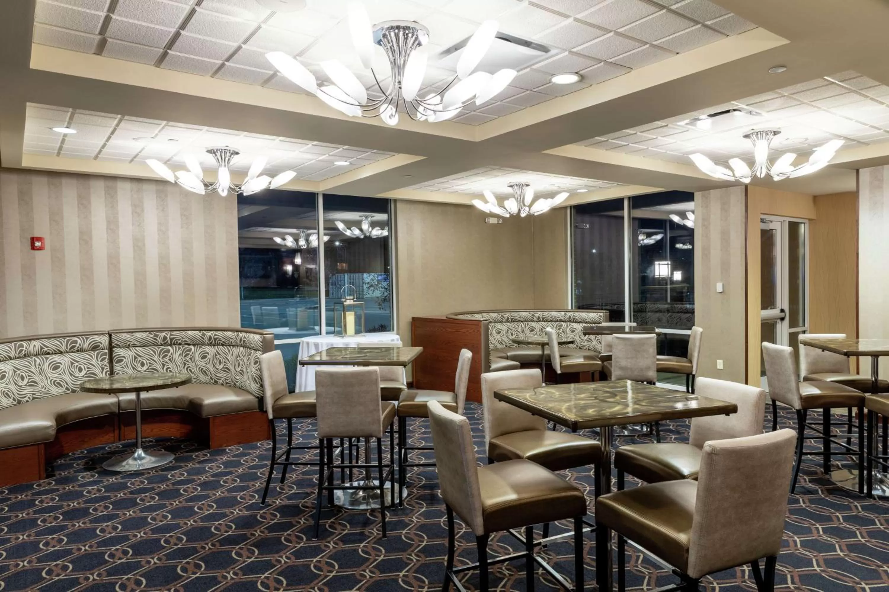 Lounge or bar in Hilton Garden Inn West Des Moines