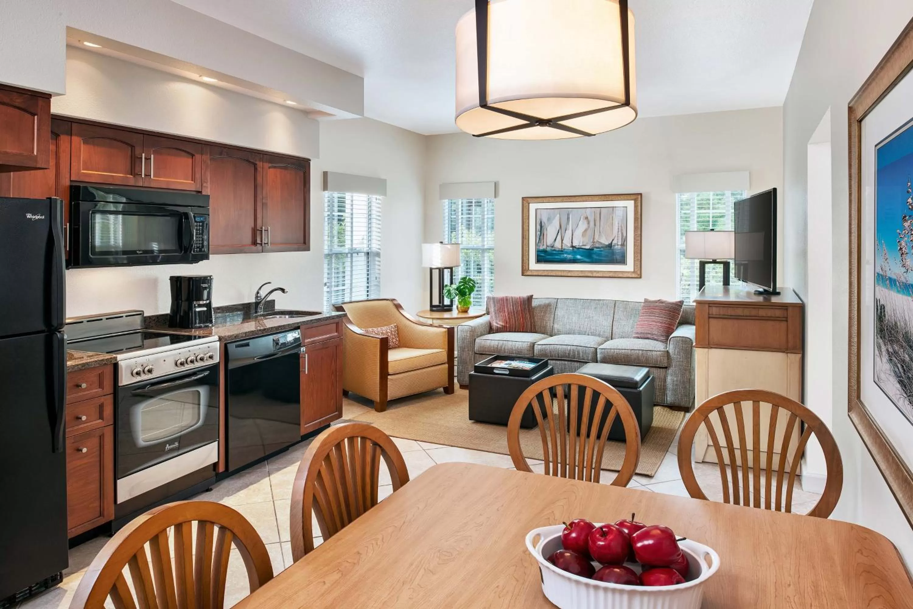 One-Bedroom Small Queen Villa with Sofa Bed in Sheraton Broadway Resort Villas