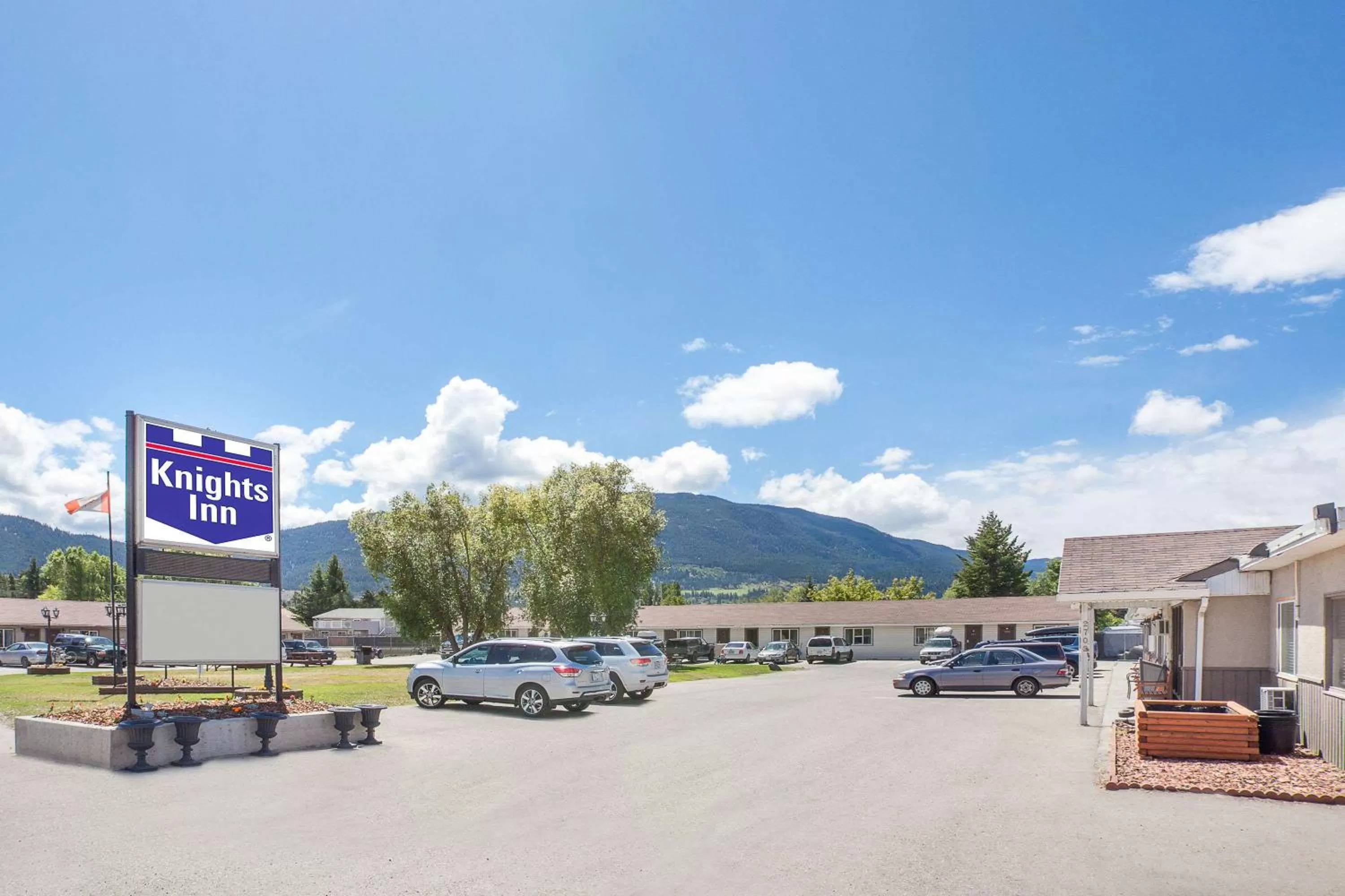 Property Building in Knights Inn Merritt