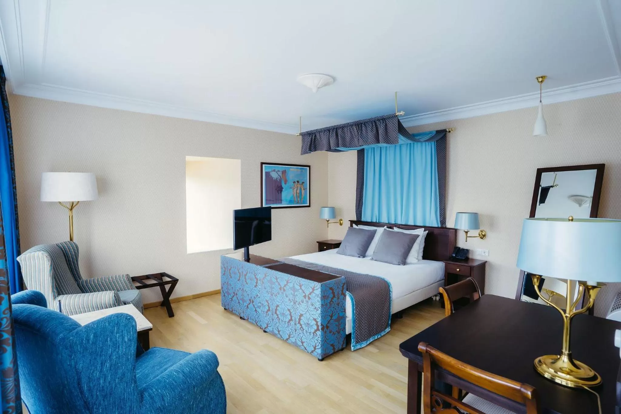 Bedroom, Bed in Grand Hotel Karel V