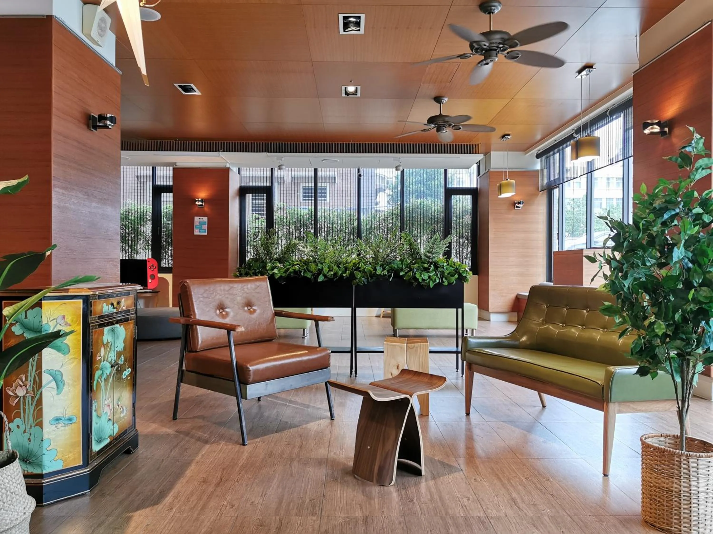 Communal lounge/ TV room, Lobby/Reception in Azure Hotel