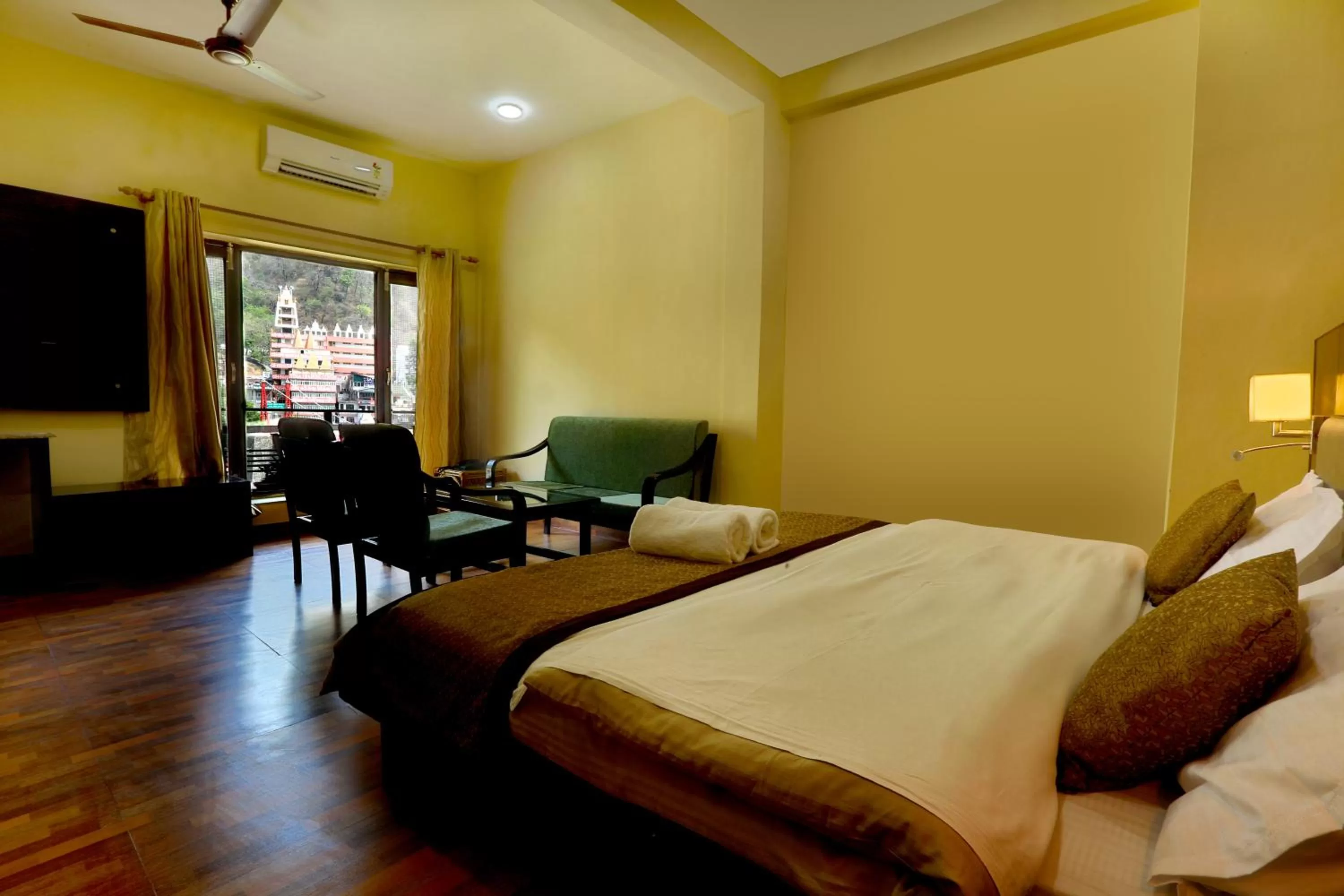 Photo of the whole room, Bed in Kunwar Residency