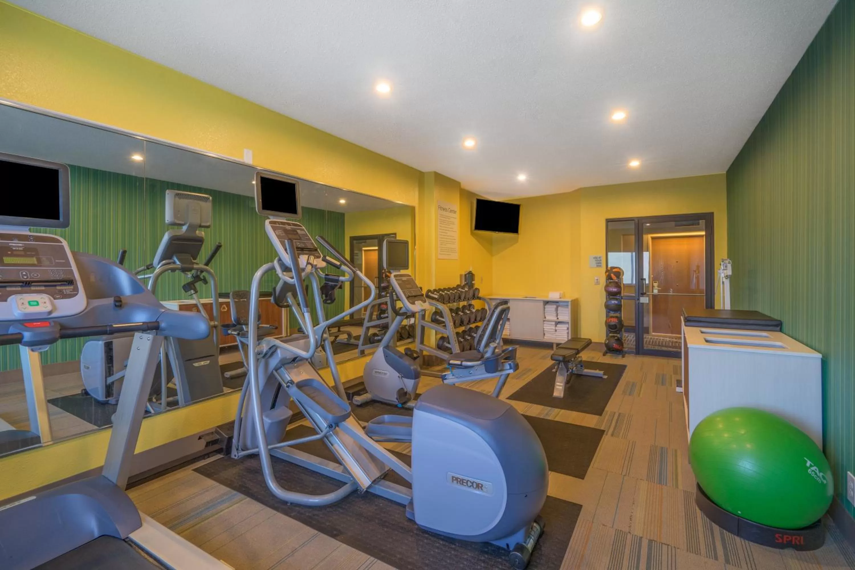 Fitness centre/facilities in Holiday Inn Express Hotel Howe / Sturgis by IHG