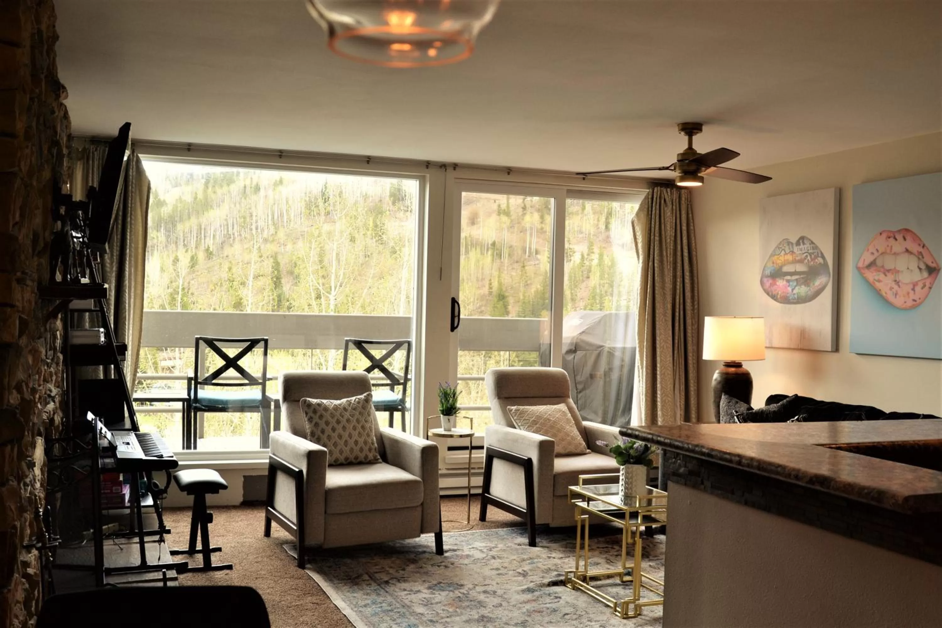 Living room in Simba Run Vail Condominiums