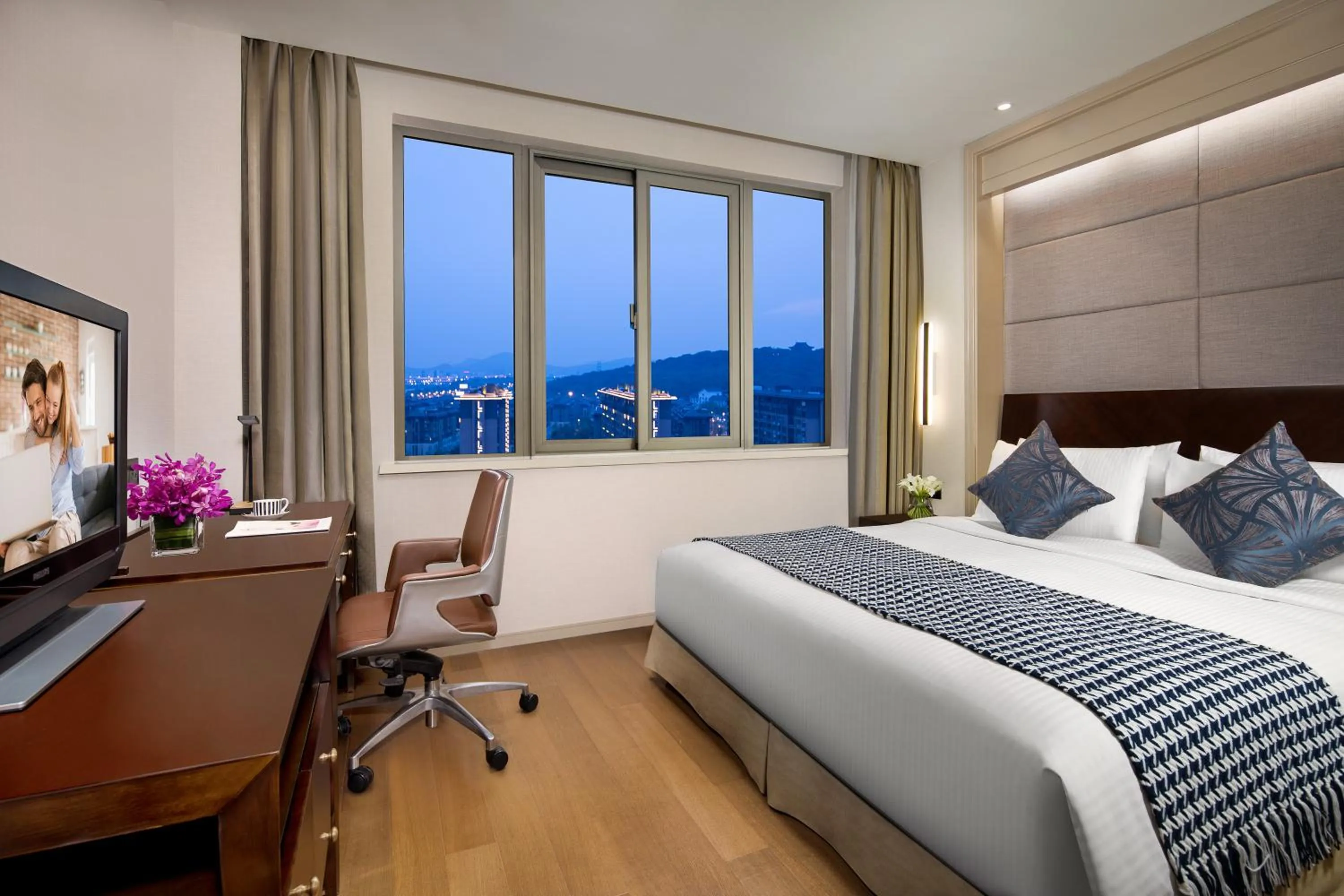 Photo of the whole room, Bed in Somerset Emerald City Suzhou