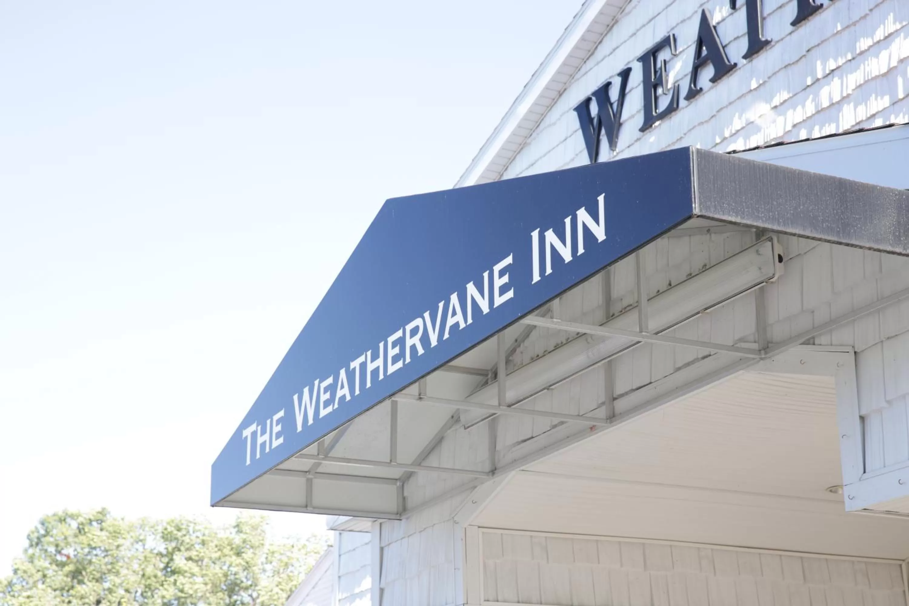 Facade/entrance in Weathervane Inn