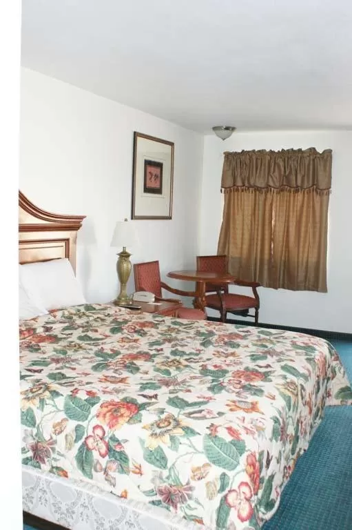 Bed in HWY Express Inn and Suites