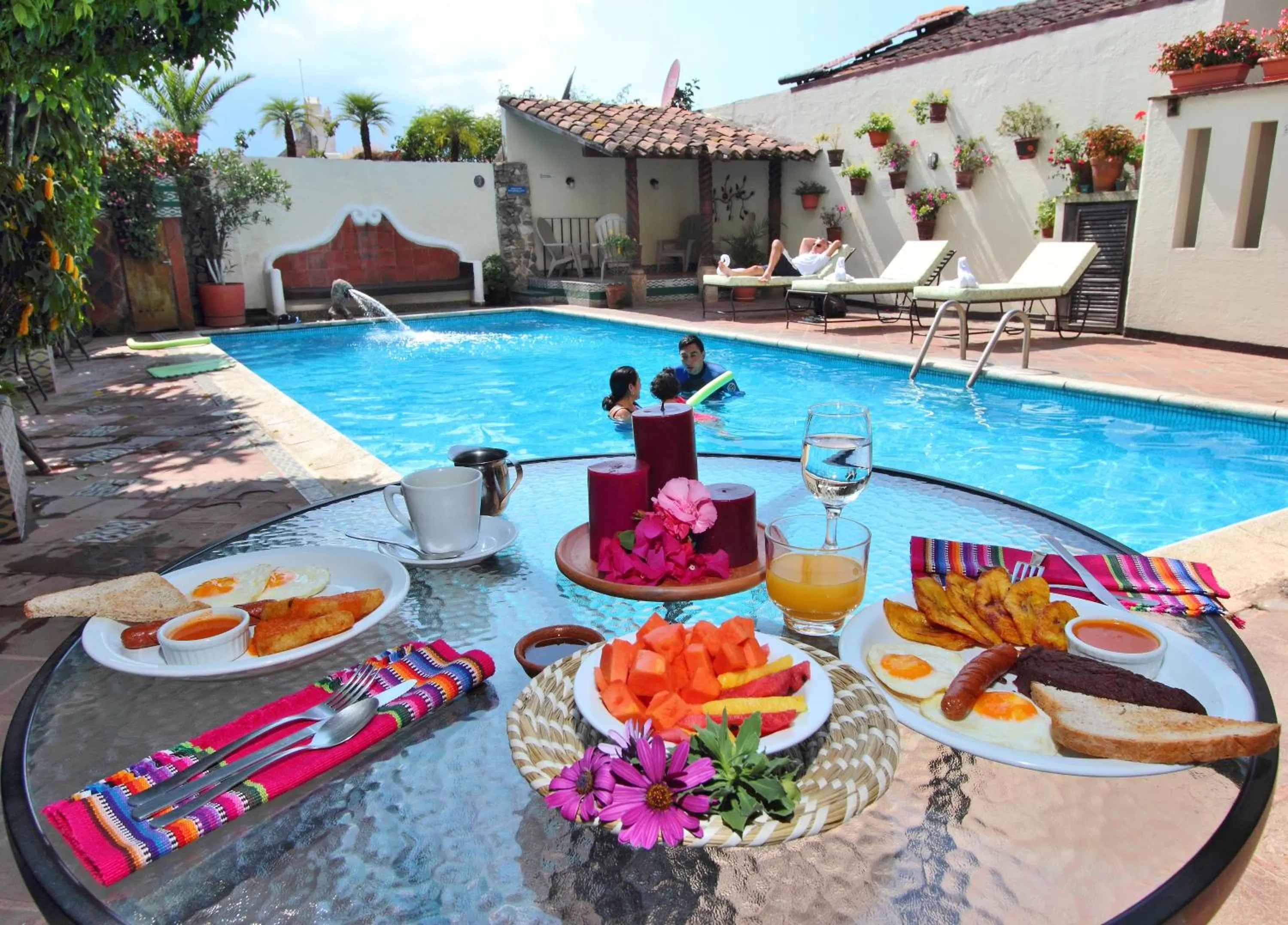 Communal lounge/ TV room in Hotel Casa del Parque by AHS