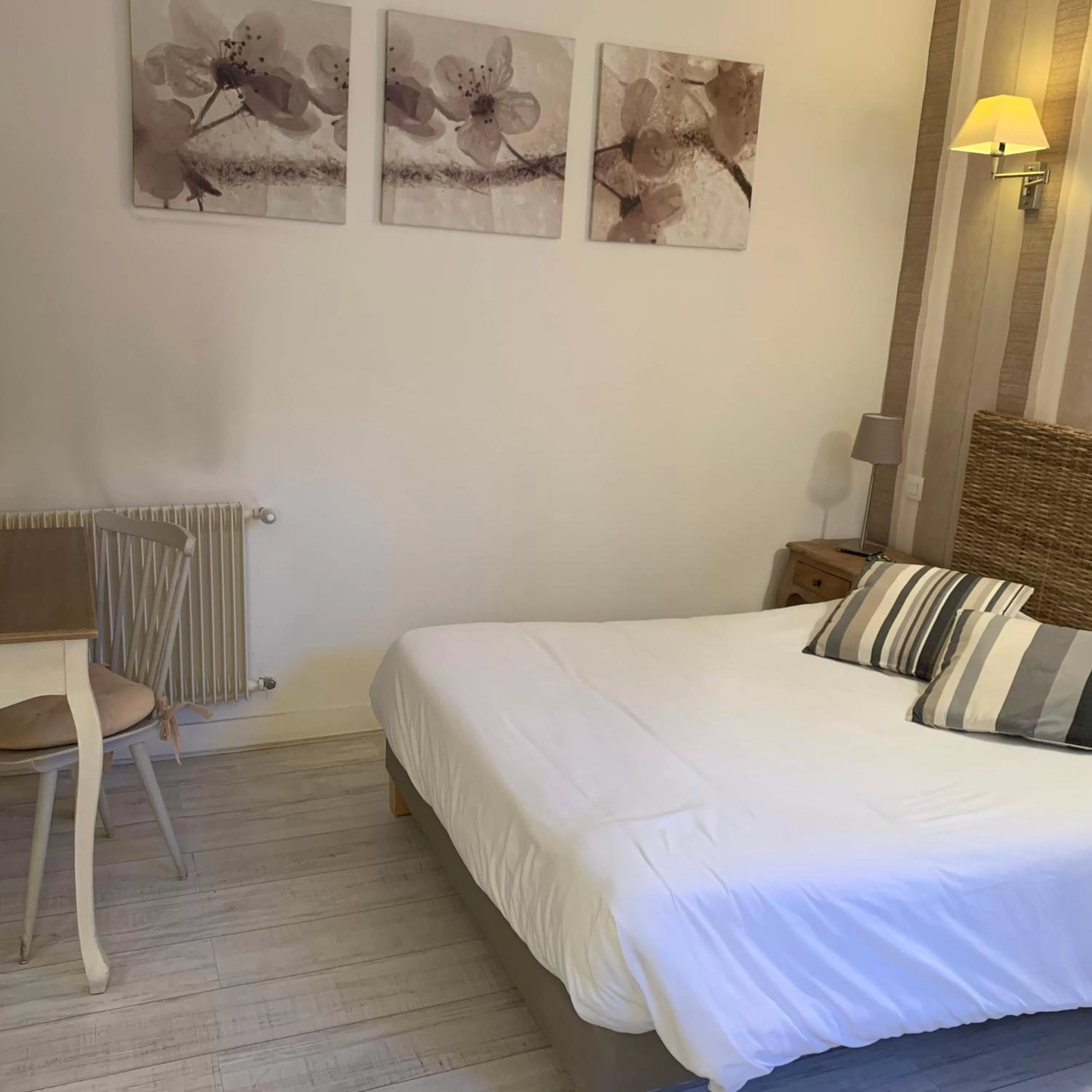 Bed in Hotel Des Falaises