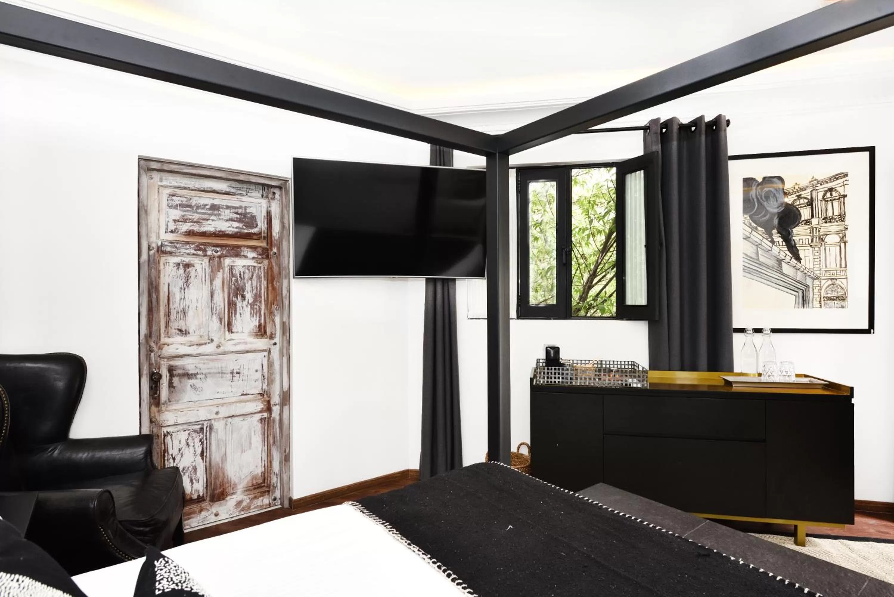 TV and multimedia, Bed in Orchid House Mexico City