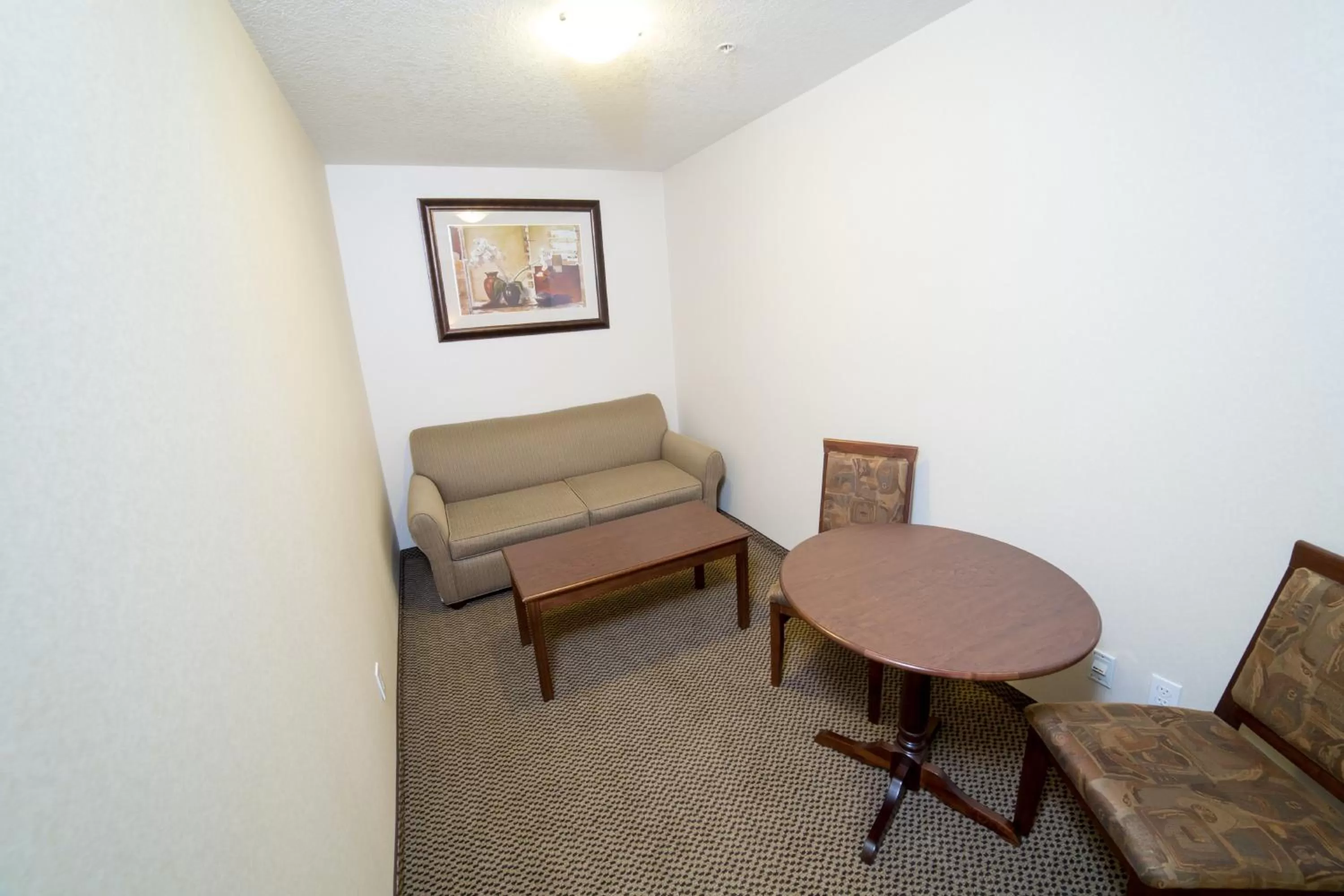 Photo of the whole room in Holiday Inn Express & Suites Drayton Valley by IHG
