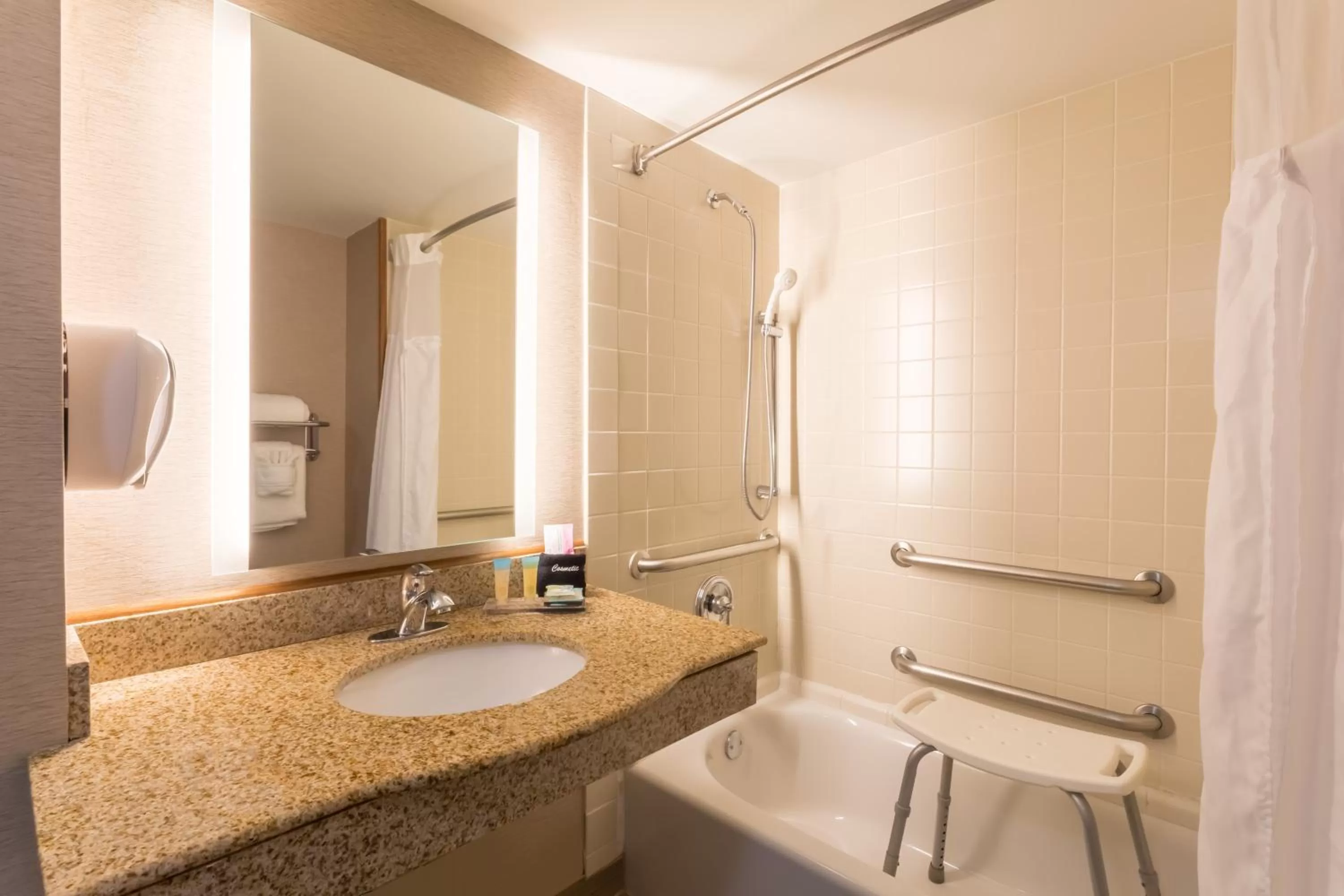 Bathroom in Wingate by Wyndham, Universal Studios - Free Theme Park Shuttle