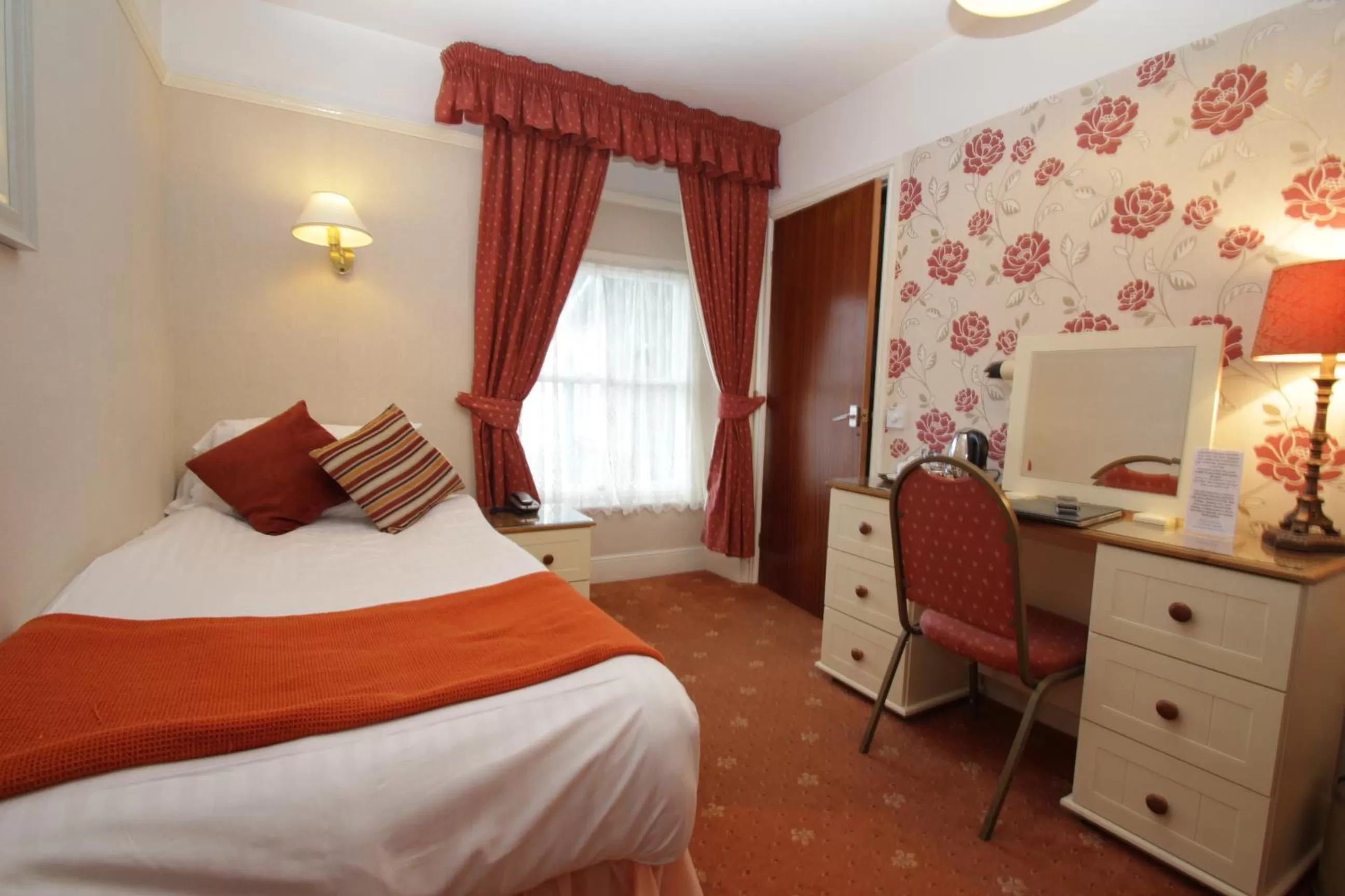 Photo of the whole room, Bed in Lion Hotel & Studio Apartments