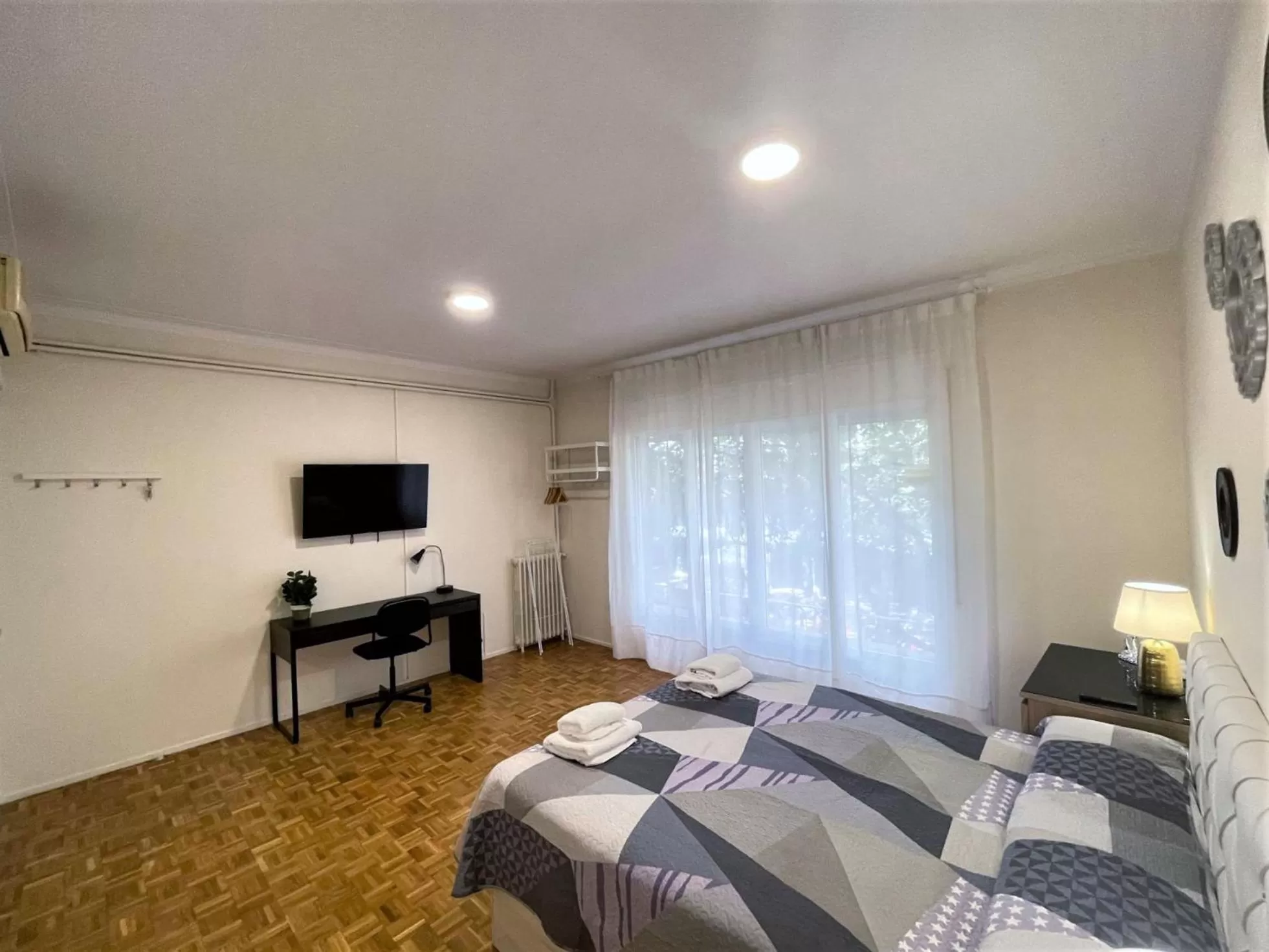 TV/Entertainment Center in Villarroel habitaciones