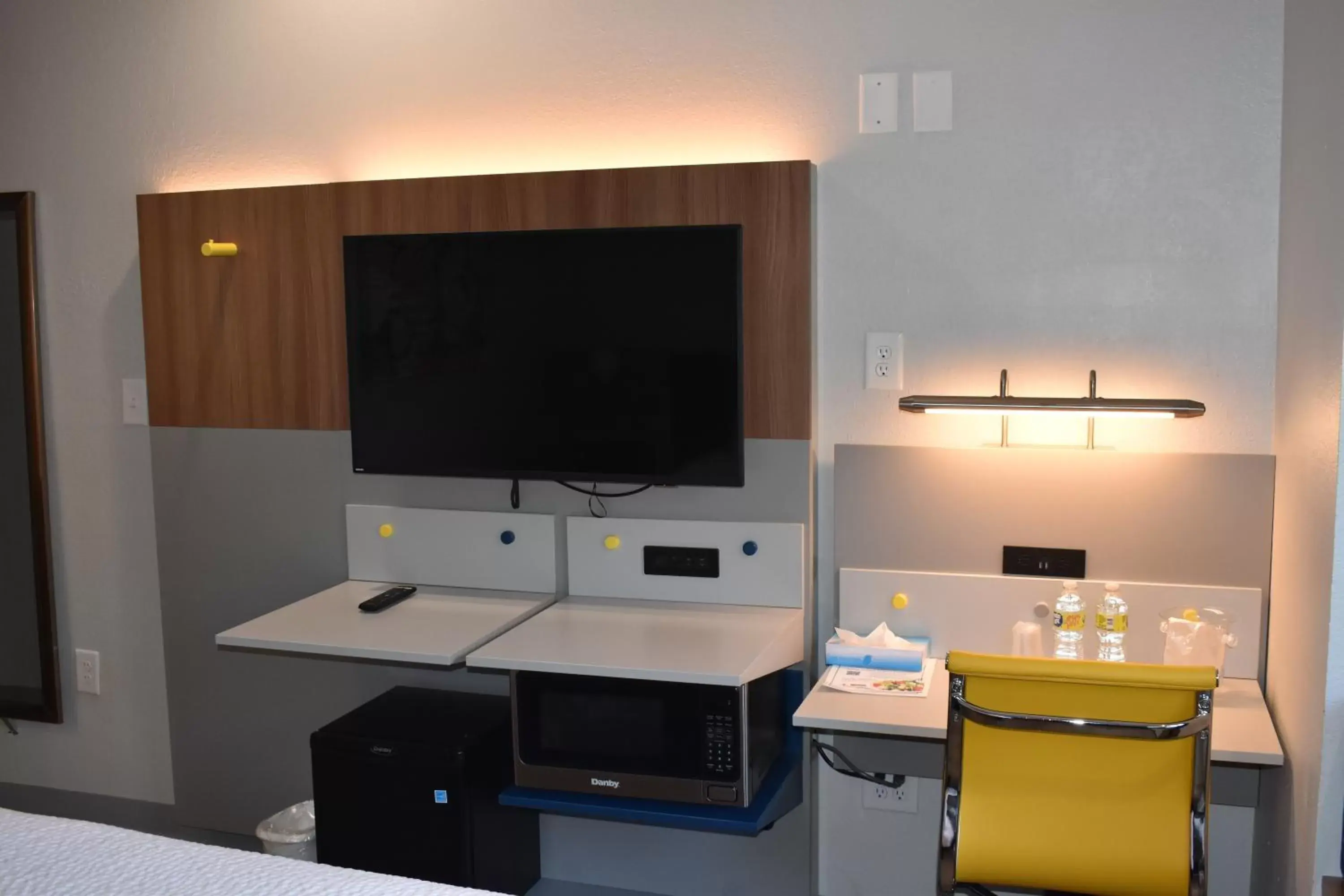 Queen Room with Mobility Access - Non-Smoking in Microtel Inn & Suites by Wyndham Stockbridge/Atlanta I-75 Queen Room with Mobility Access - Non-Smoking in Microtel Inn & Suites by Wyndham Stockbridge/Atlanta I-75