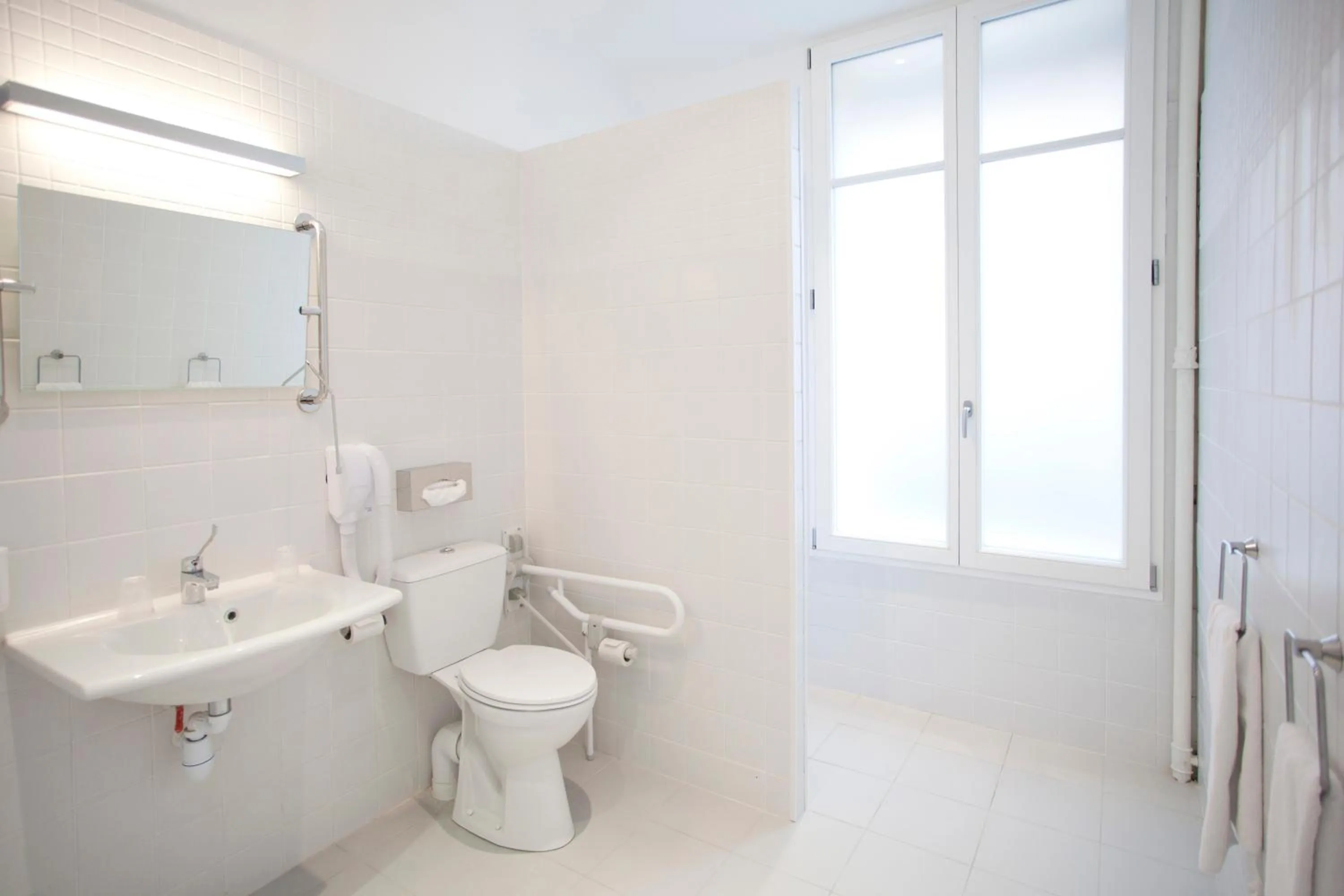 Toilet in Nadaud Hotel