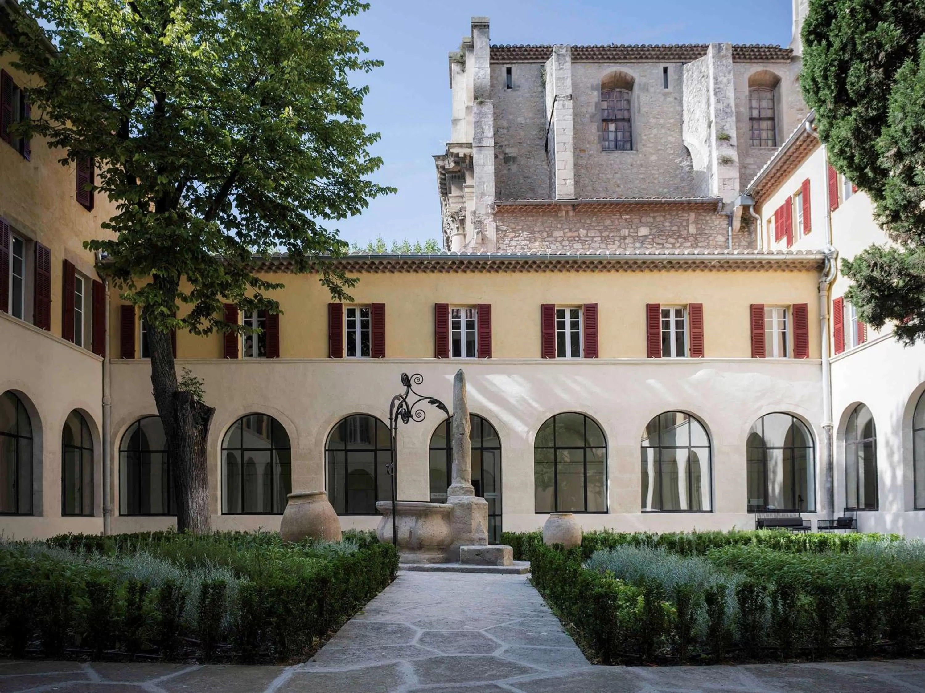 Property building in Hôtel & Spa Jules César Arles - MGallery Hotel Collection
