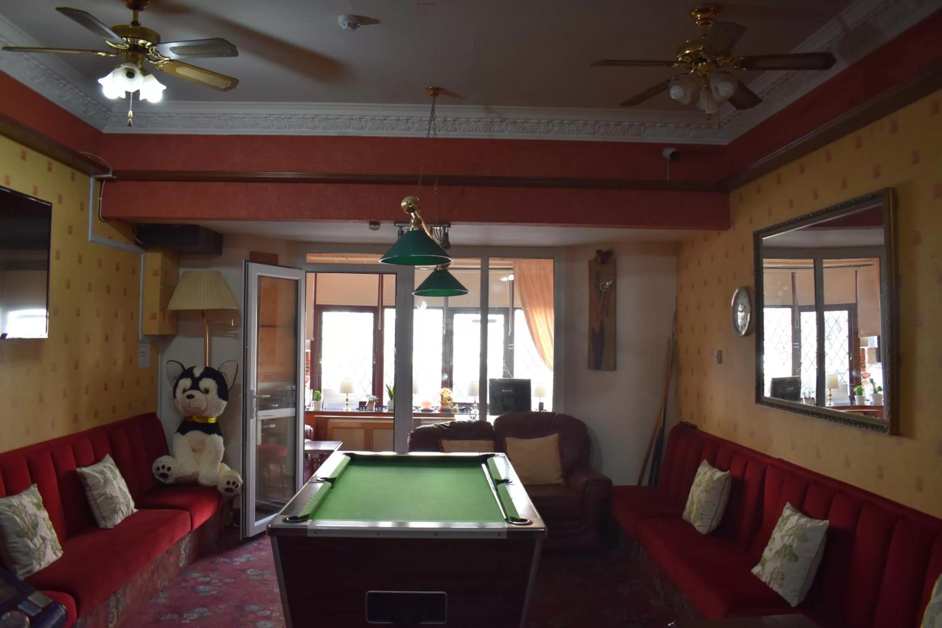 Lobby or reception in Lyndhurst Hotel