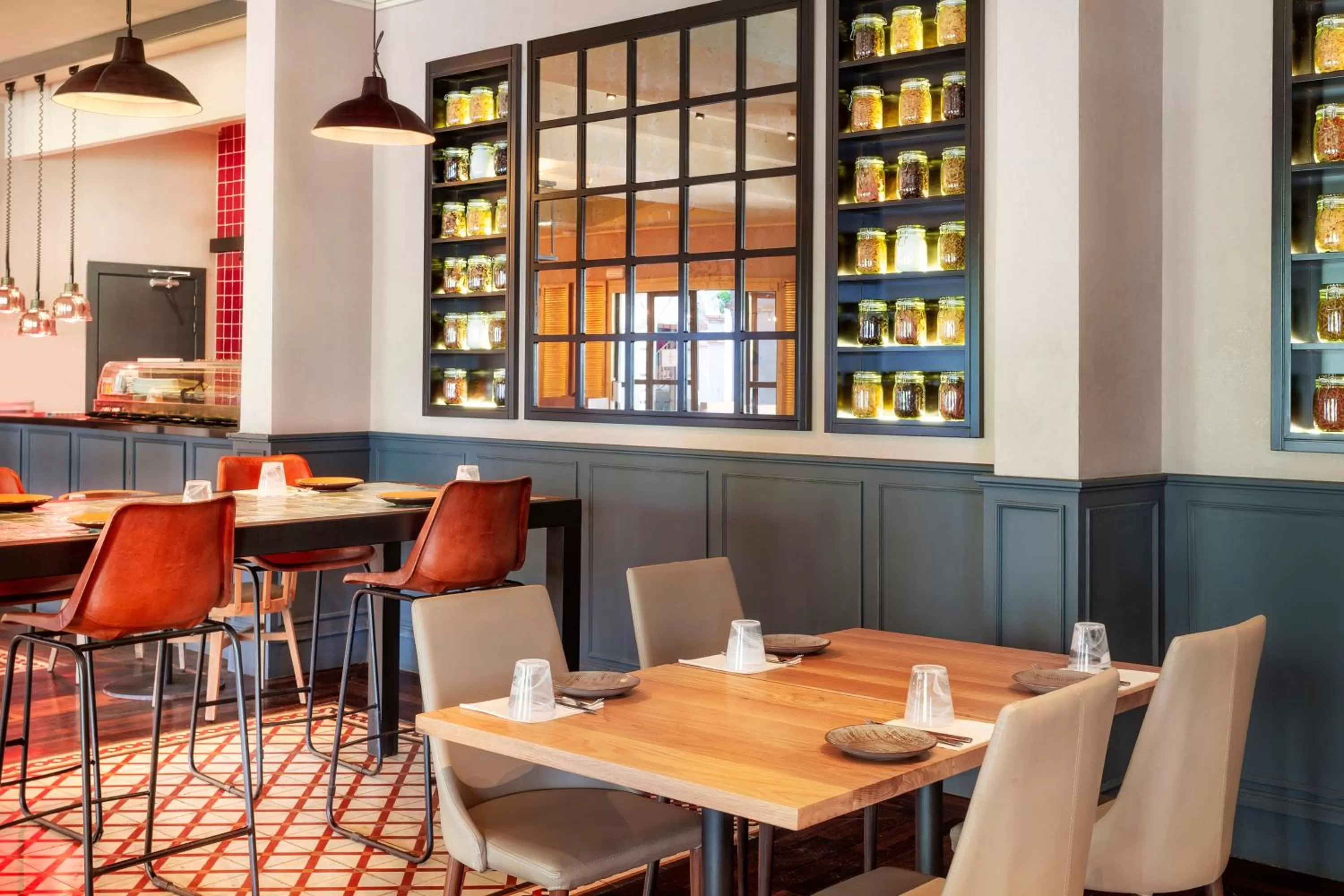 Restaurant/places to eat in Melia Villaitana