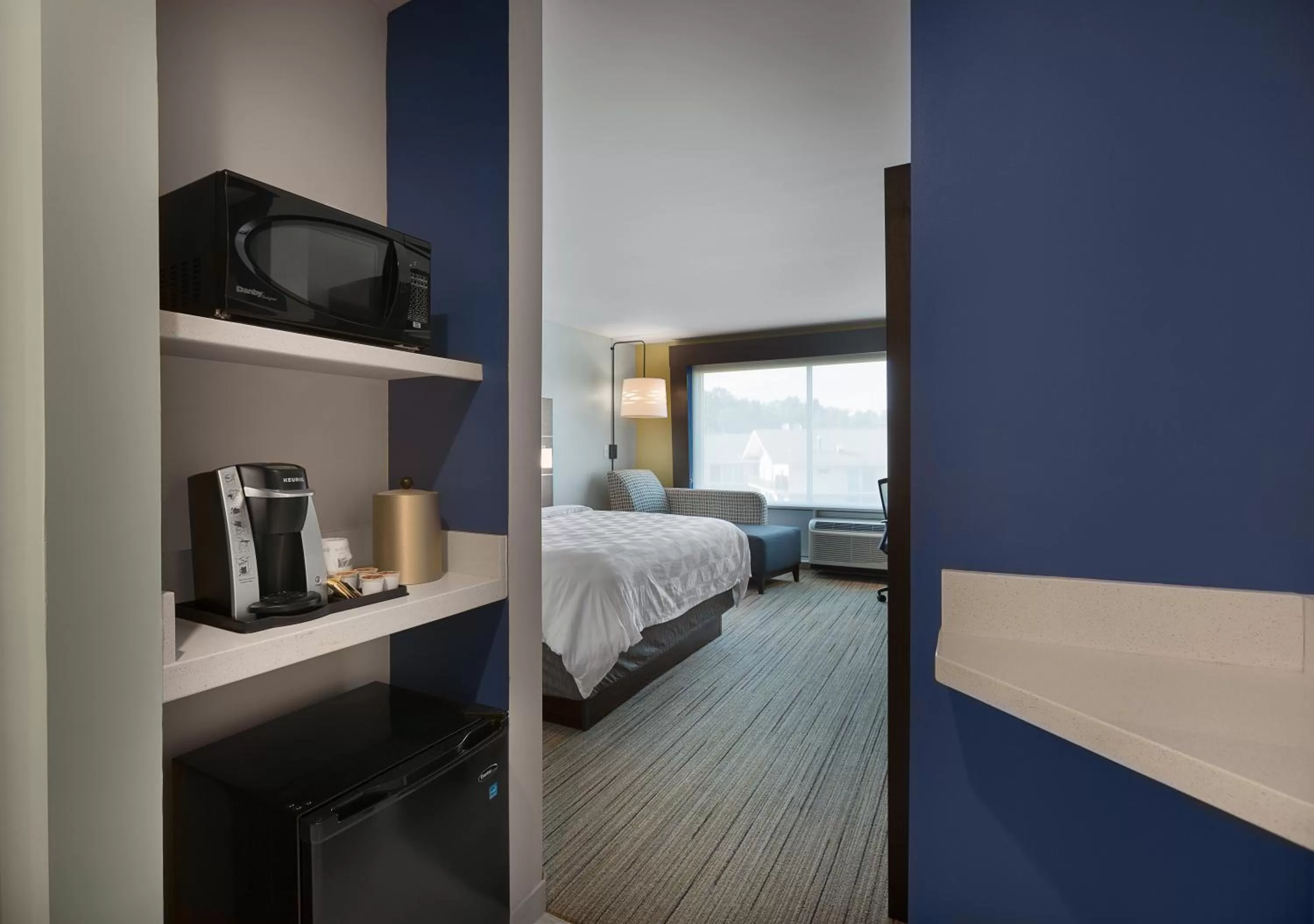 Photo of the whole room in Holiday Inn Express - Lake Park by IHG