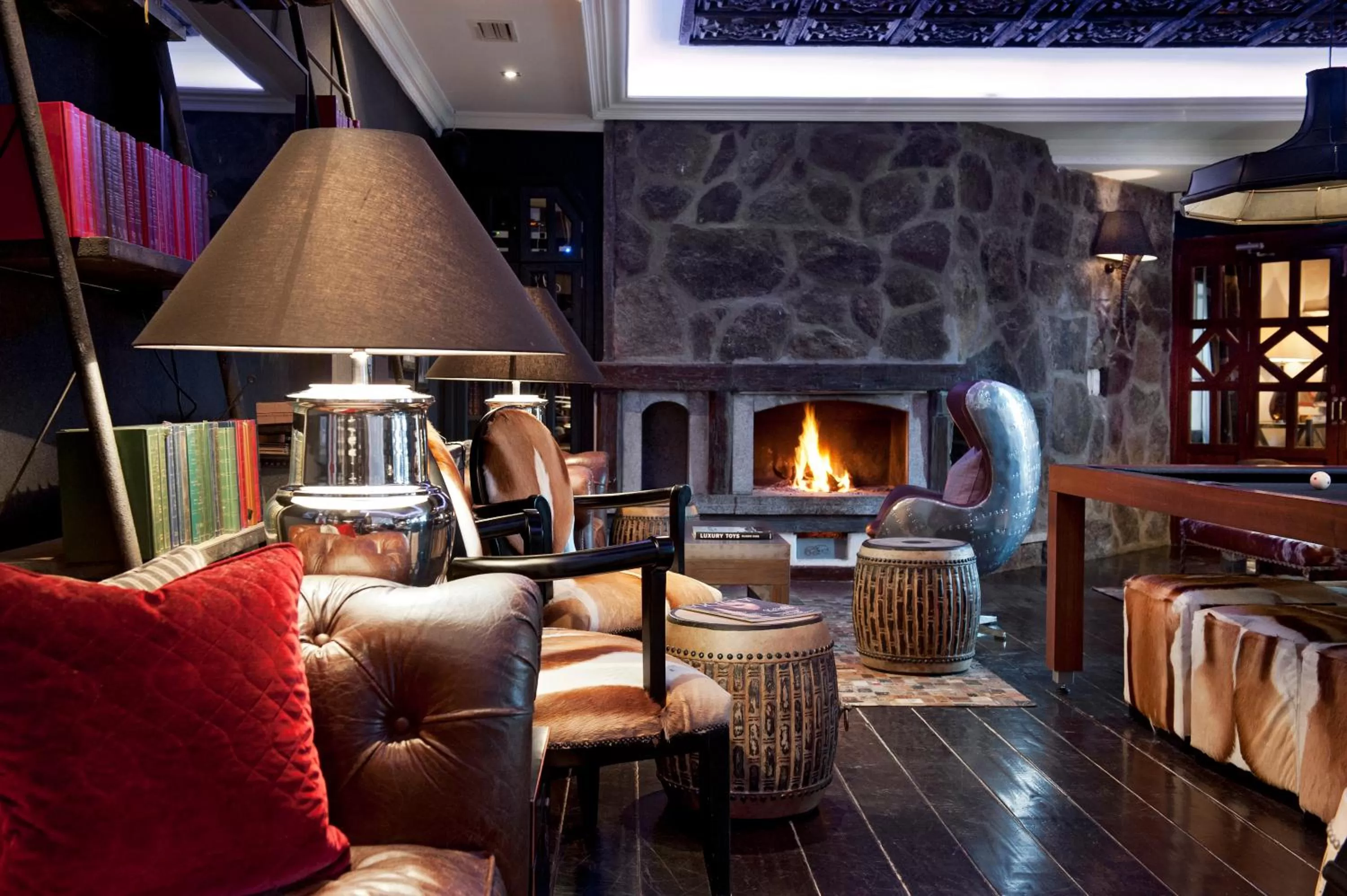 Lounge or bar in El Lodge, Ski & Spa