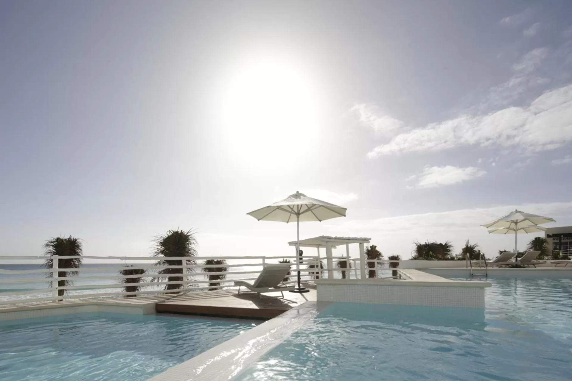 Swimming pool in Oleo Cancun Playa All Inclusive Resort