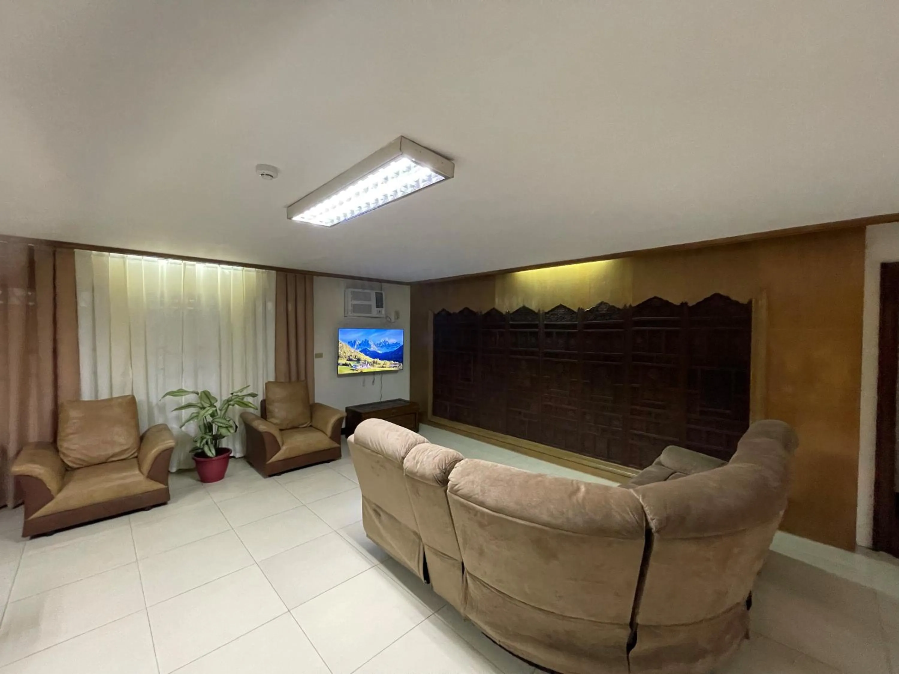 TV and multimedia in 1888 Staycation Inn by Cocotel