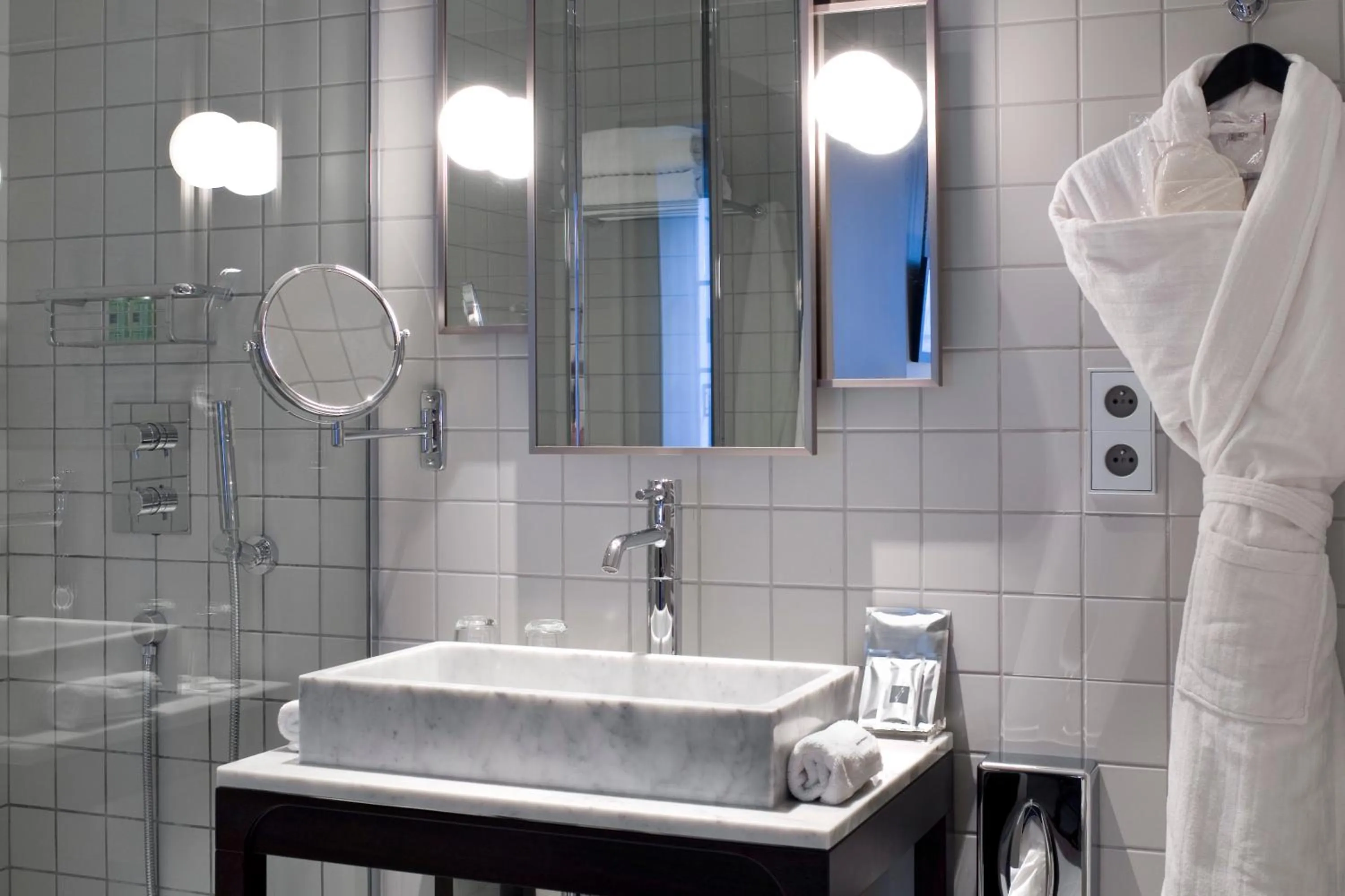Shower in Hotel Saint Dominique