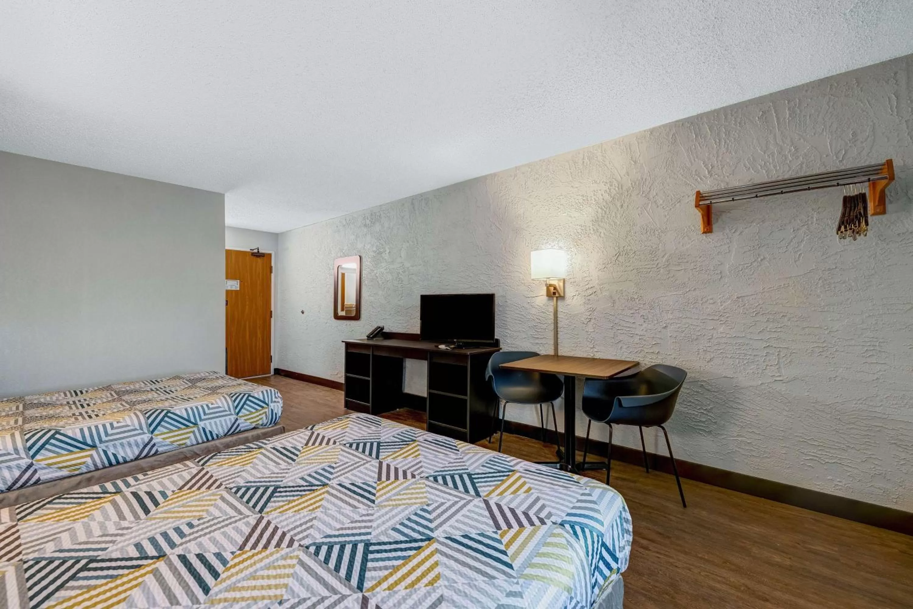 Bedroom, Bed in Motel 6-Elk Grove Village, IL - O'Hare