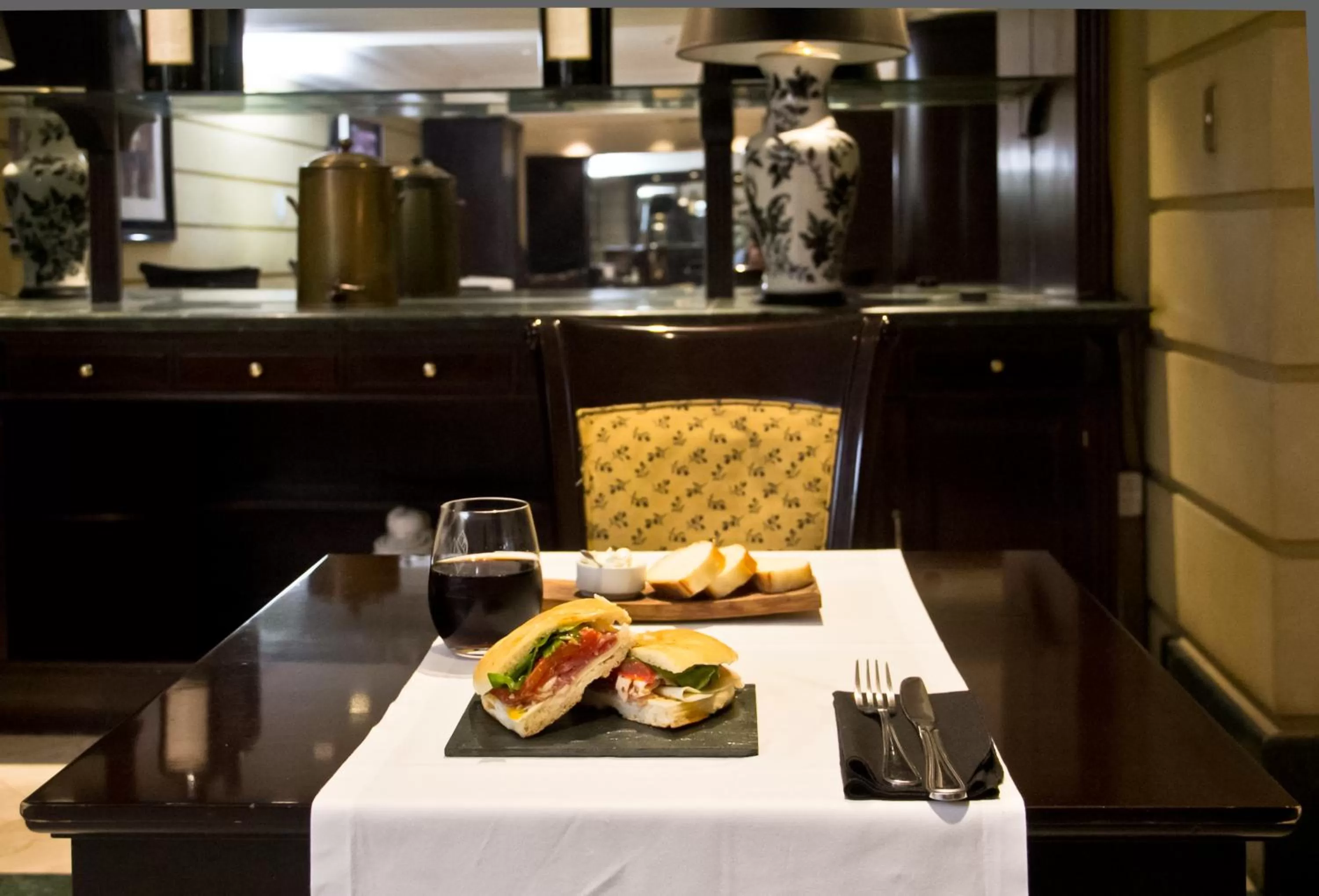 Restaurant/places to eat in Amérian Mendoza