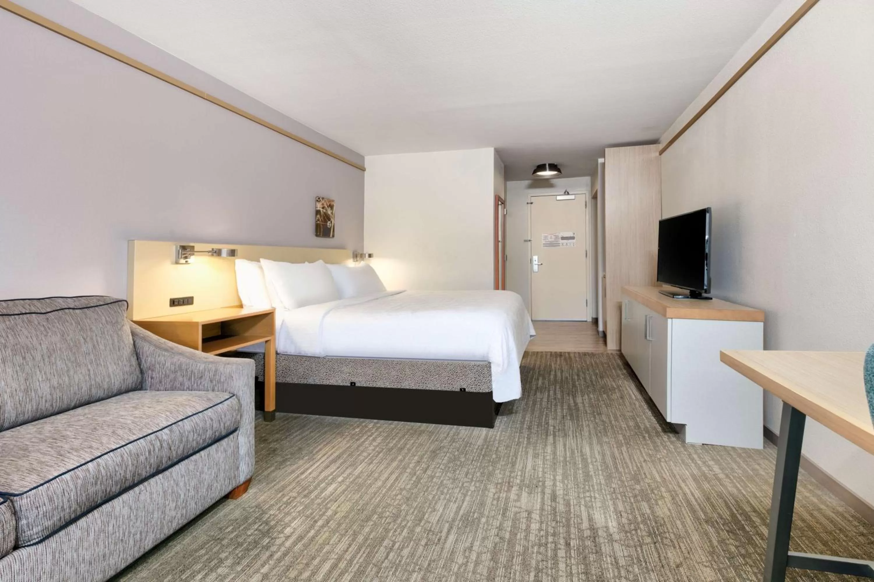 Living room, Bed in Hilton Garden Inn Irvine East/Lake Forest