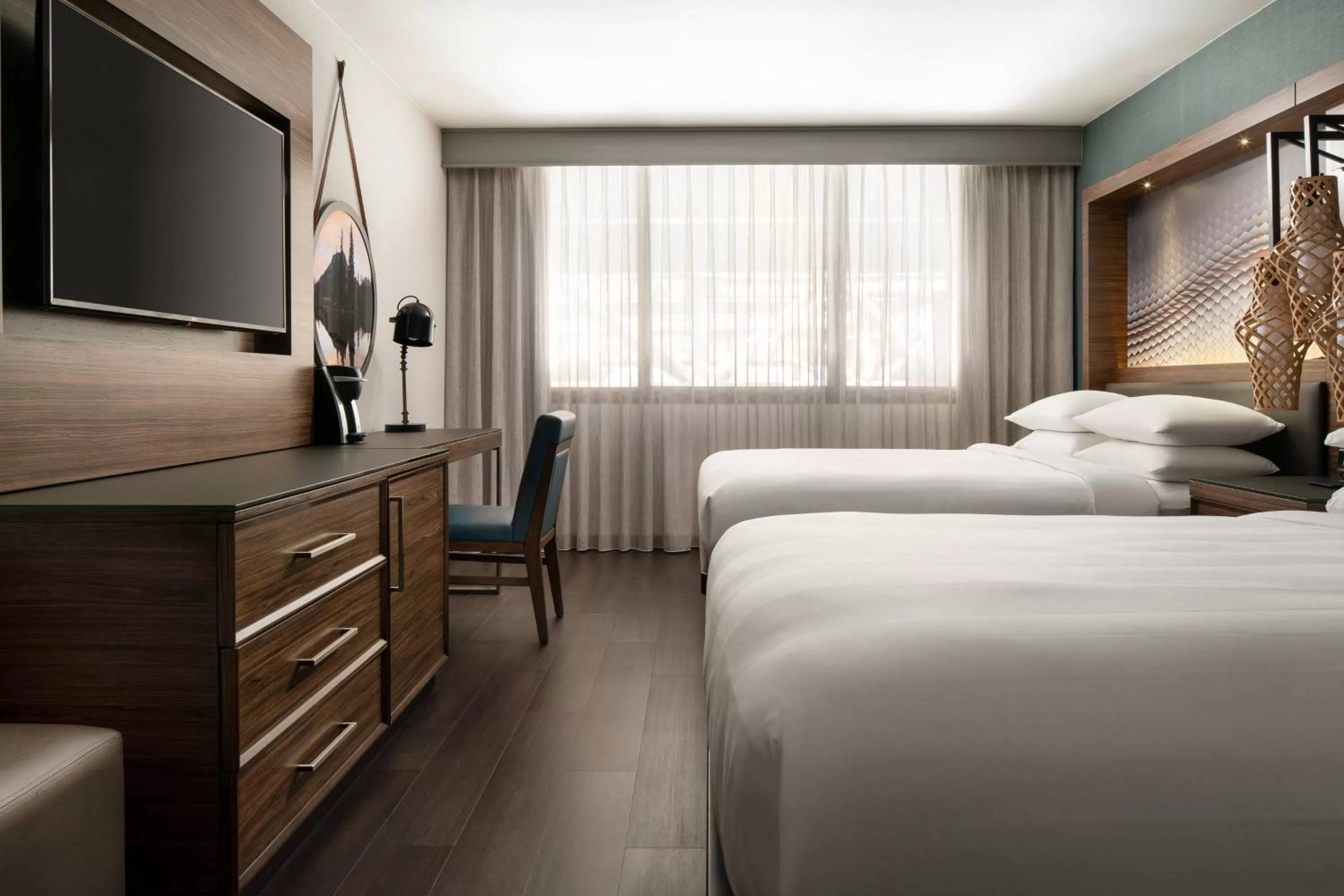 Photo of the whole room, Bed in Seattle Airport Marriott