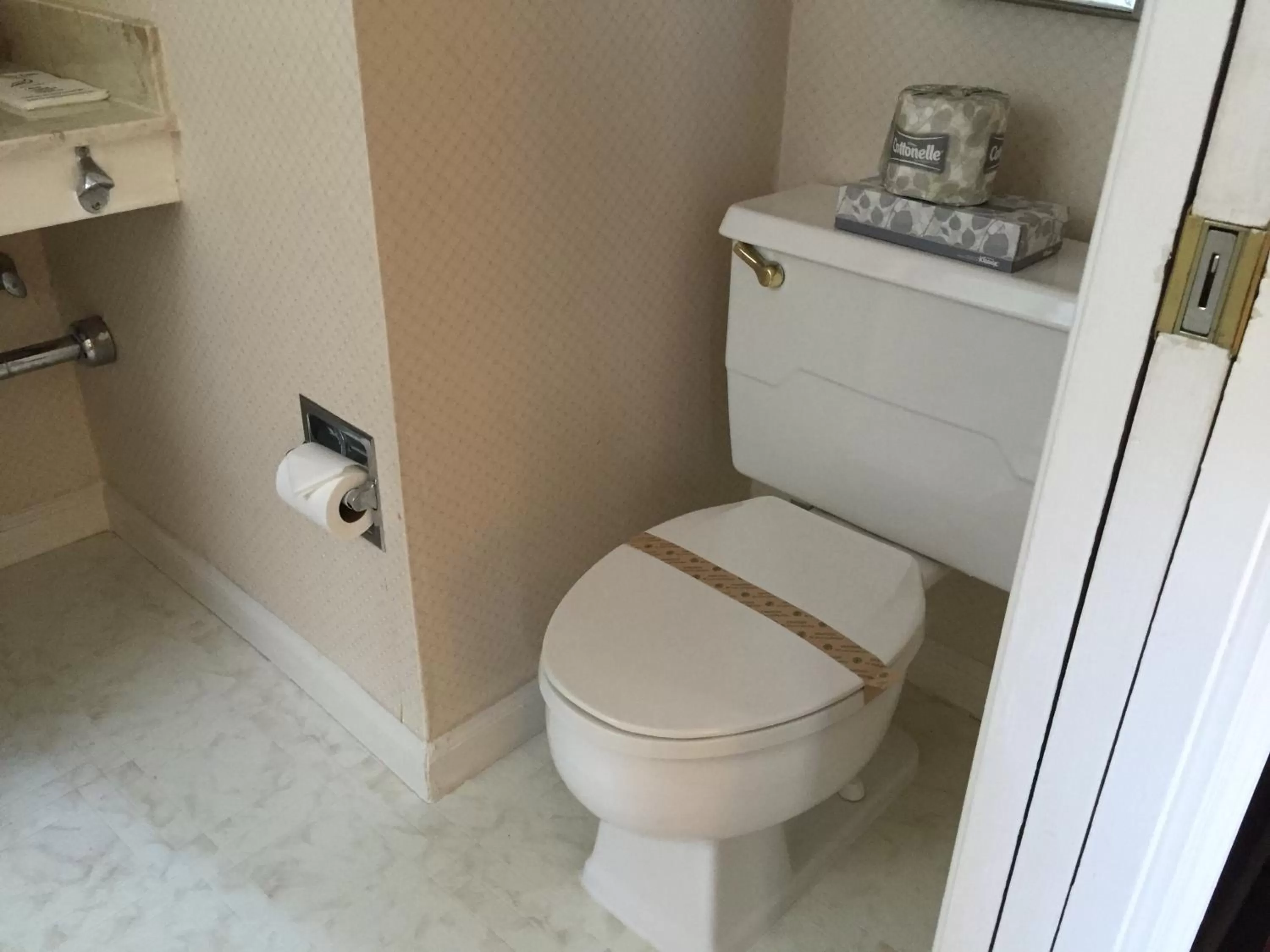 Toilet in Hotel Amari