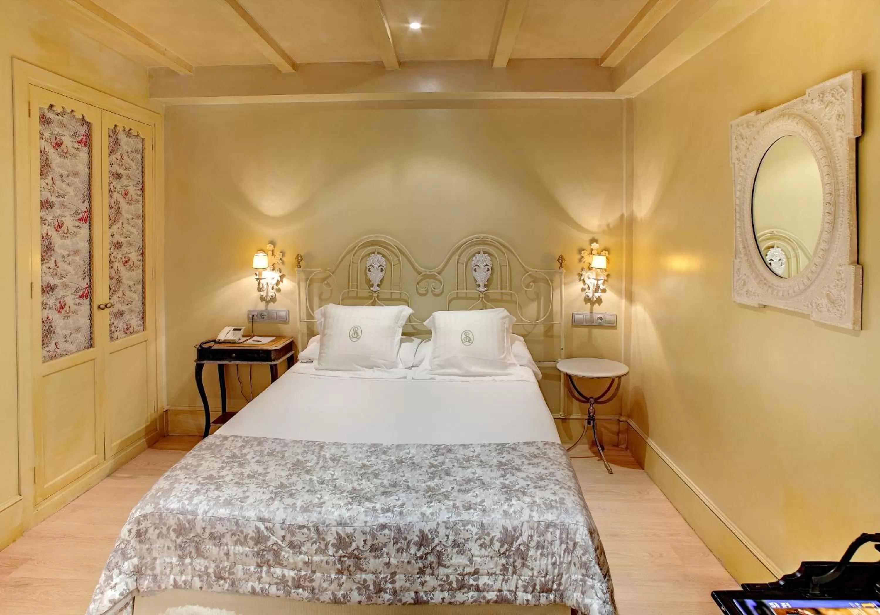 Bed in Sacristia de Santa Ana