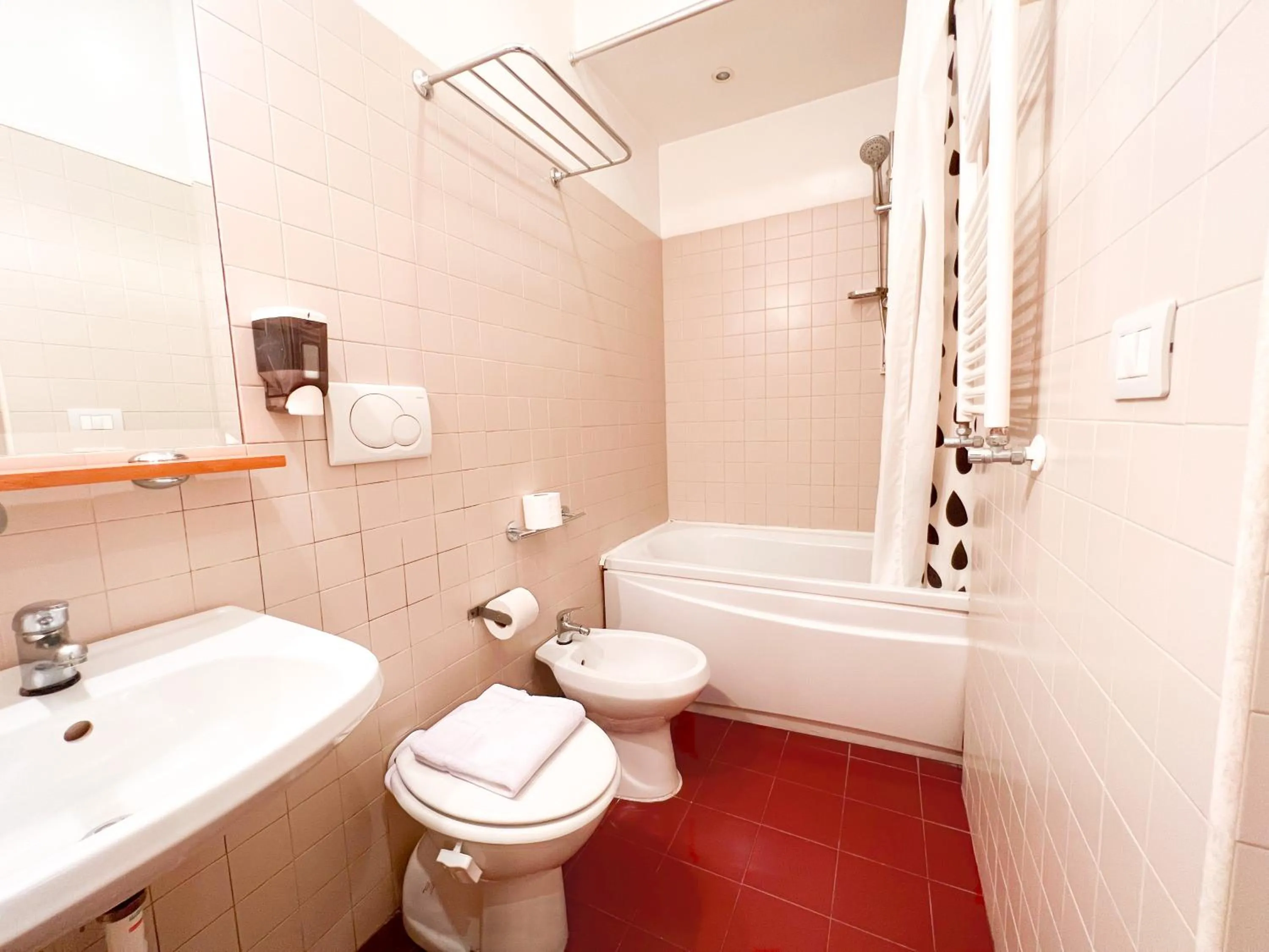 Bathroom in Booking House Rome