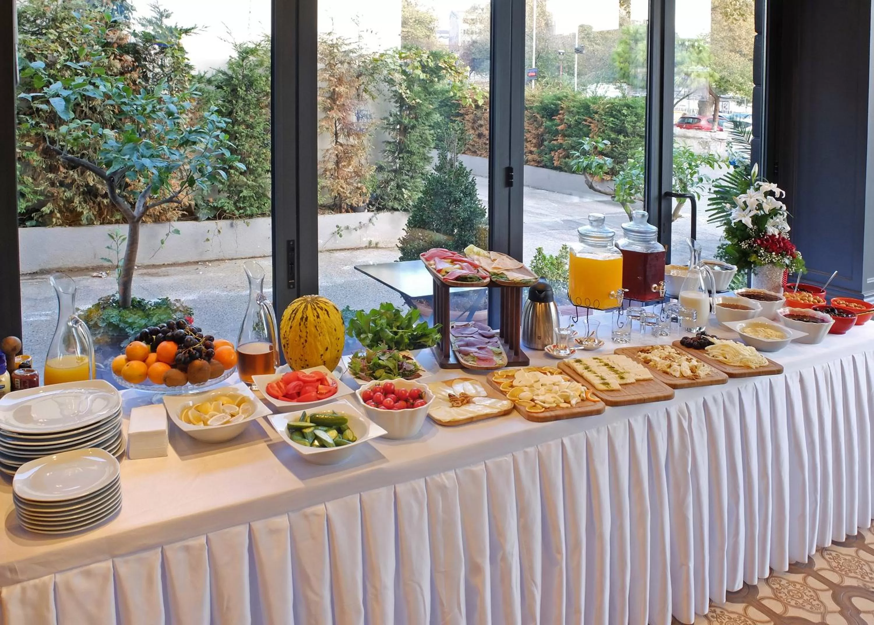 Breakfast in Port Hotel