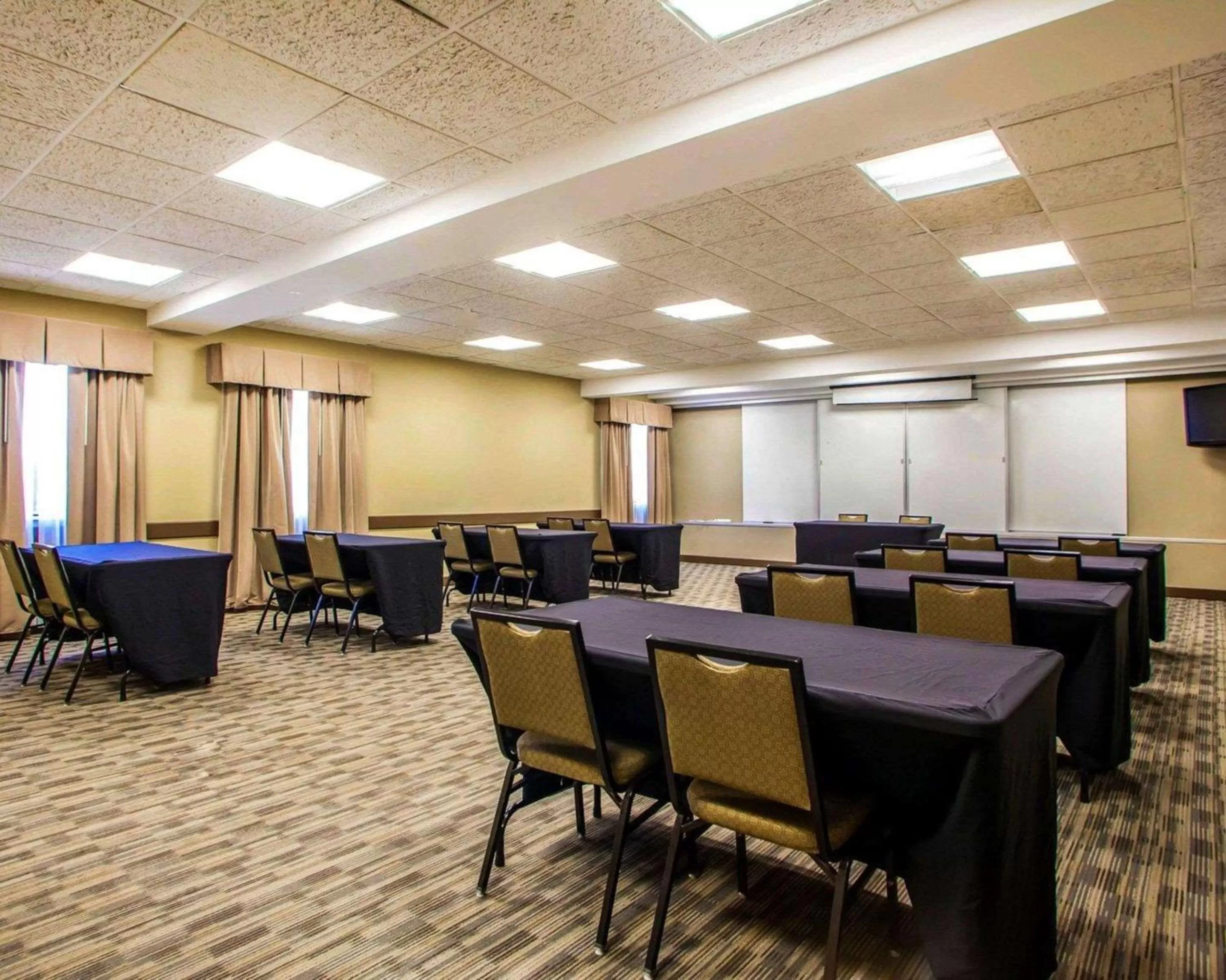 Meeting/conference room in Quality Inn & Suites Peoria North