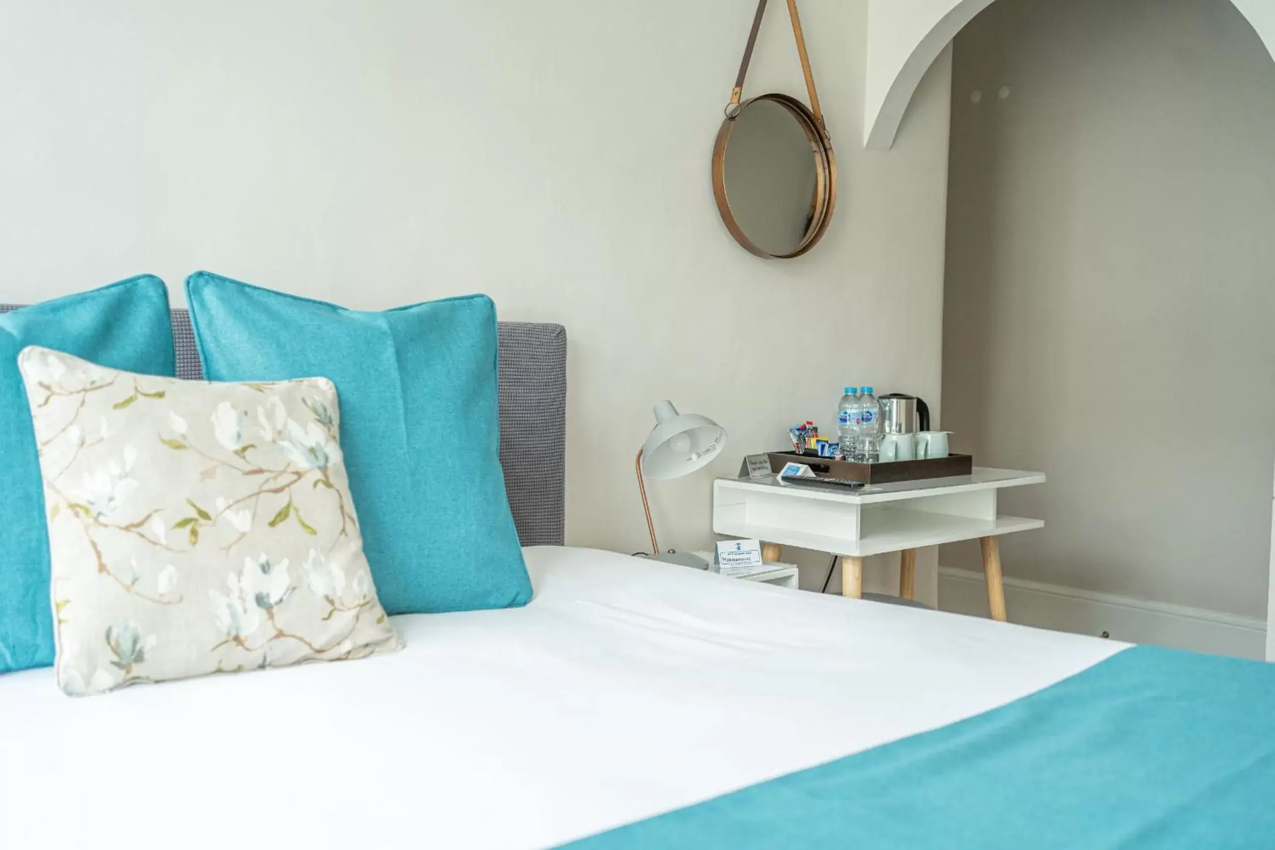 Deluxe King Room in Brighton Marina House Deluxe King Room in Brighton Marina House