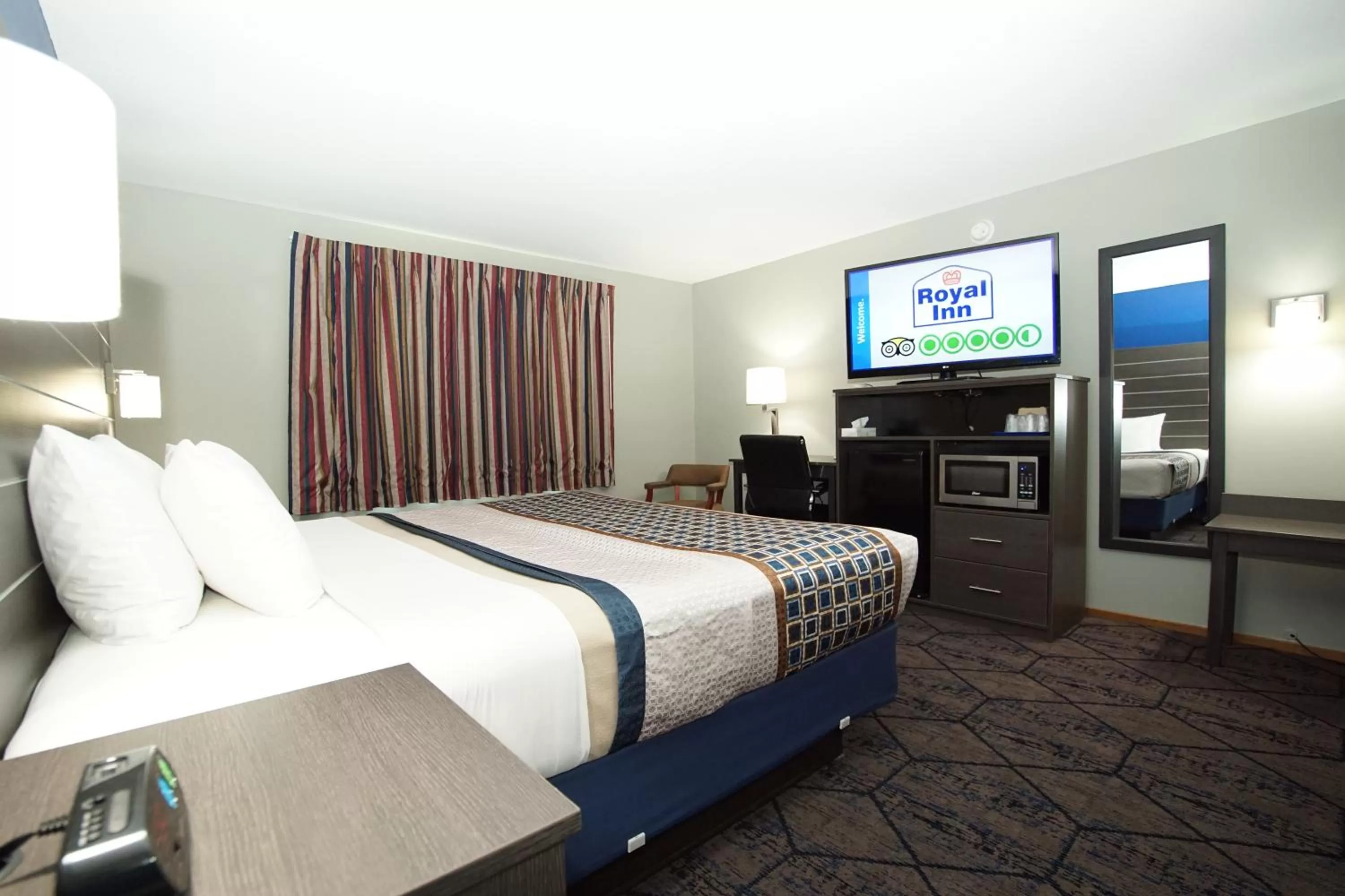 Photo of the whole room, Bed in Royal Inn Hudson I-94