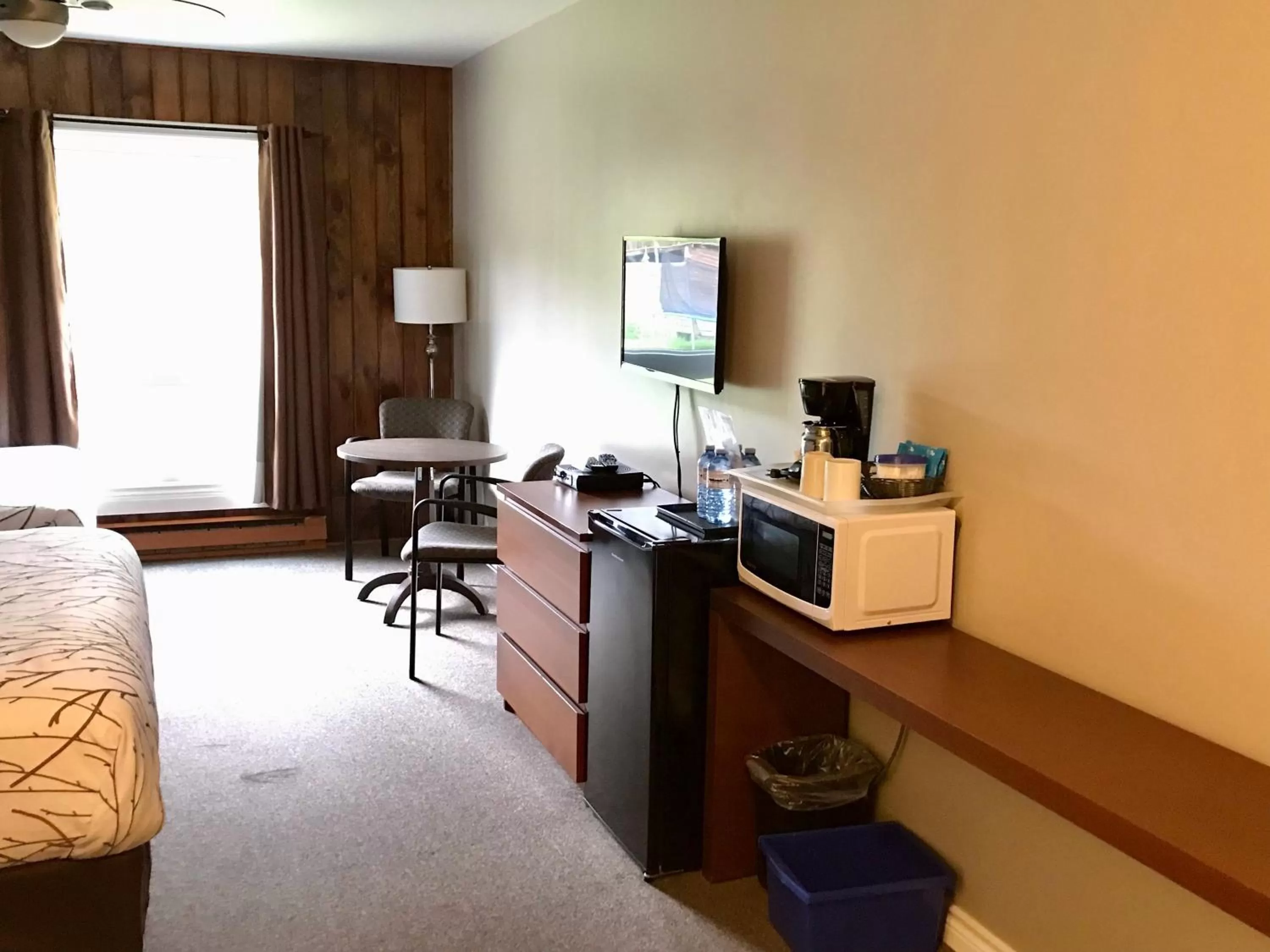 Coffee/tea facilities, Bed in Hush Lodge and Cottages