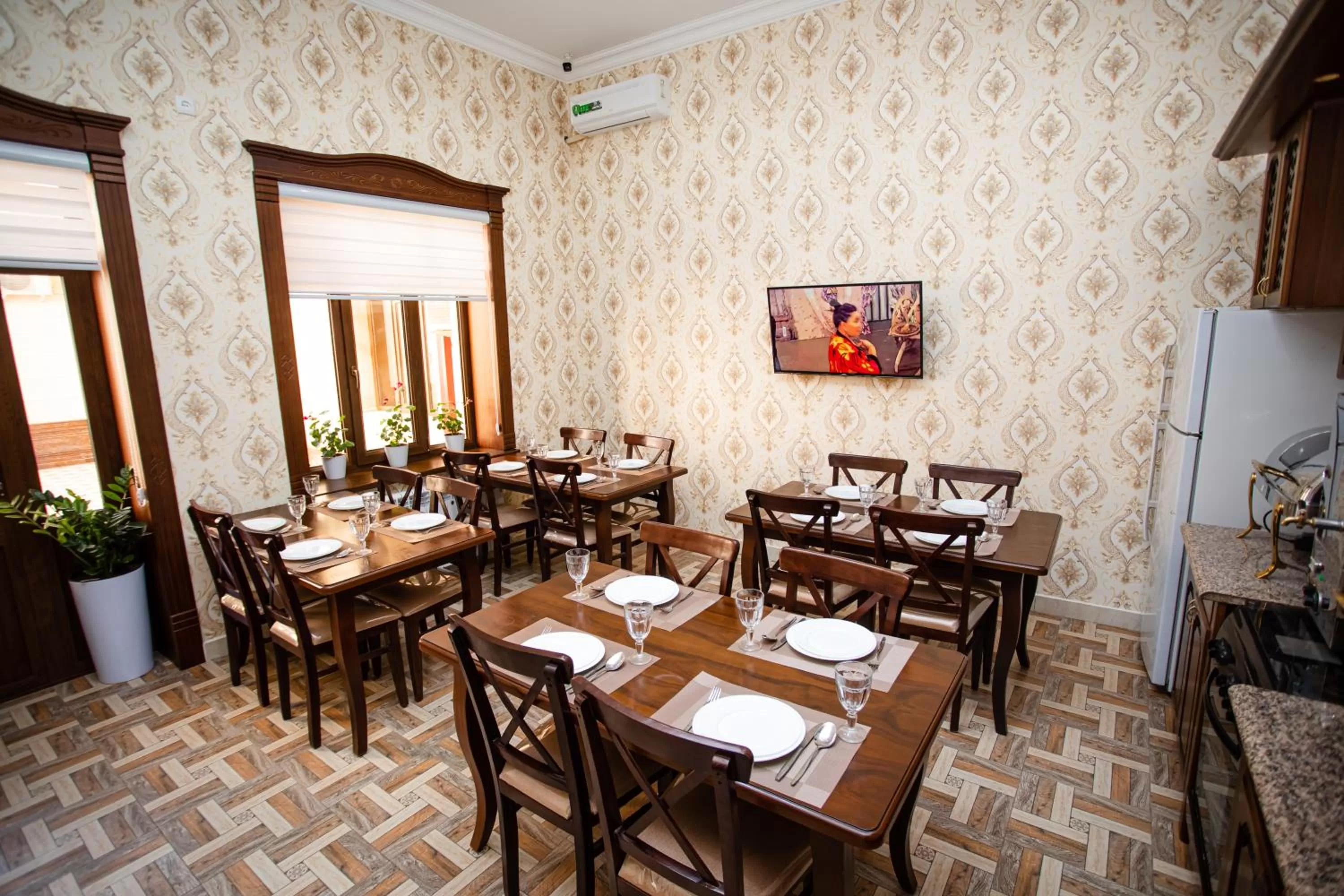 Restaurant/places to eat in HOTEL Diyor Gold