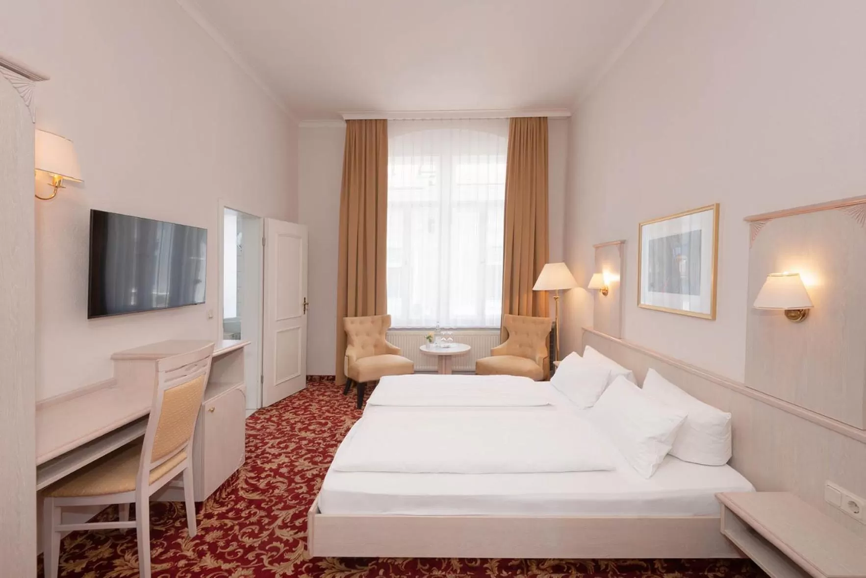 Photo of the whole room, Bed in Villa Antonia