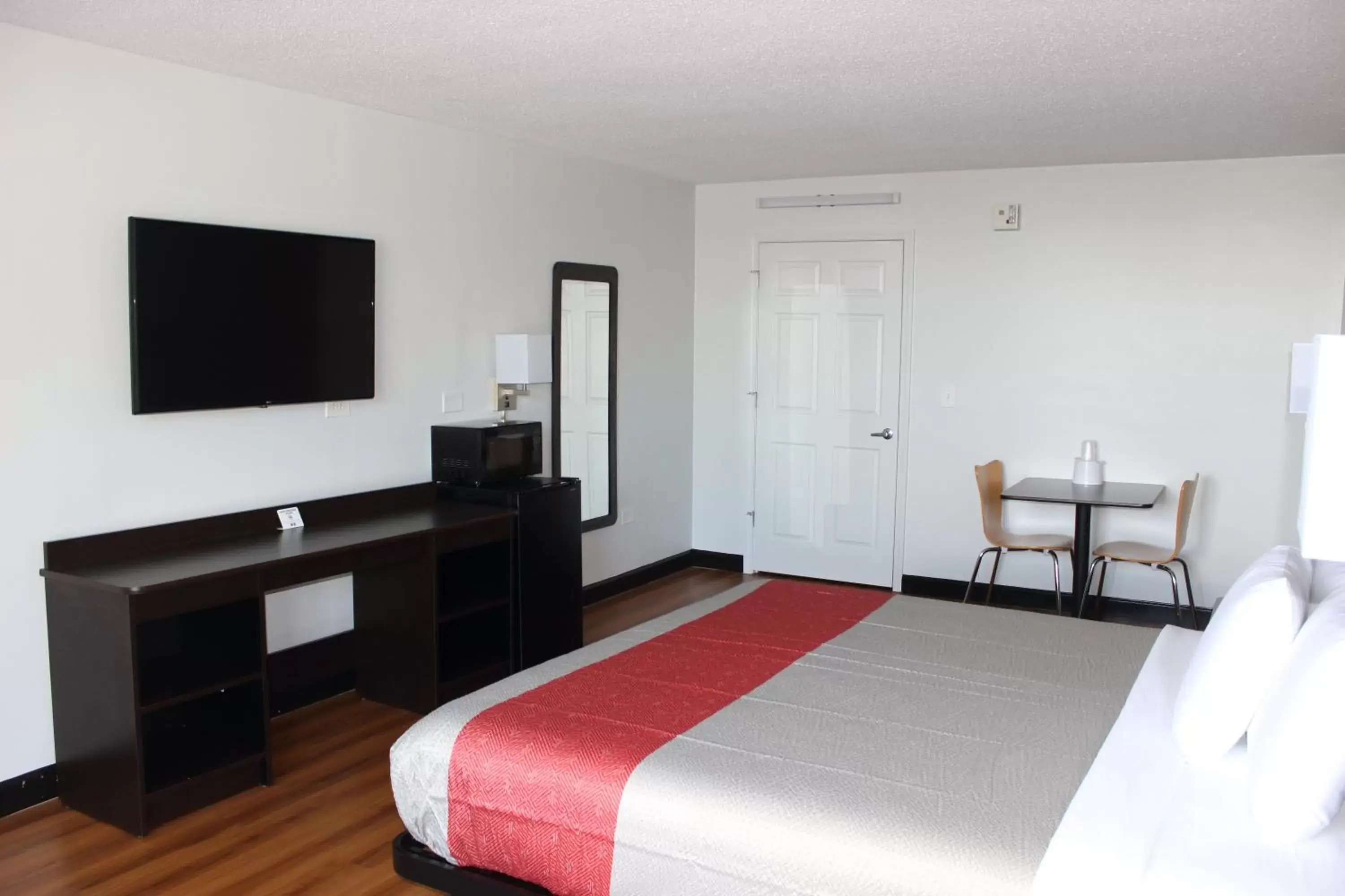 King Room - Disability Access - Smoking in Motel 6-Cleveland, TN King Room - Disability Access - Smoking in Motel 6-Cleveland, TN