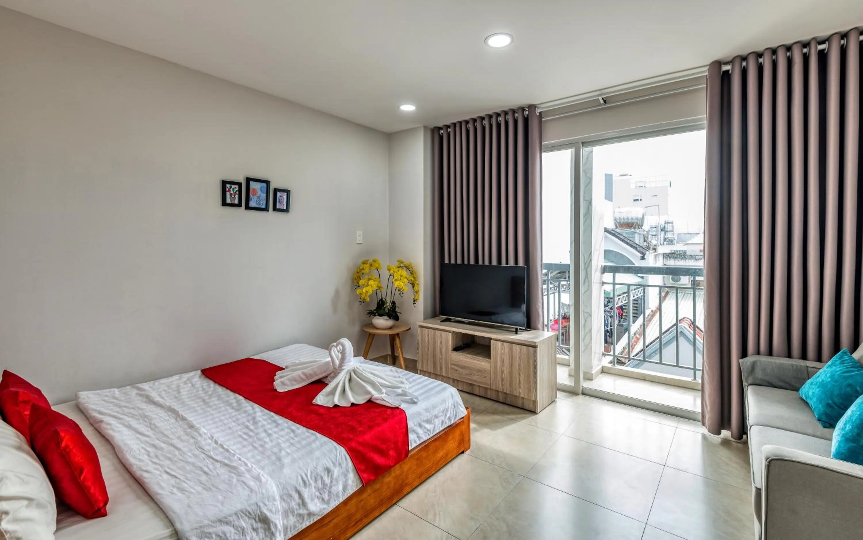 Bed in Cherry Hotel and Apartment